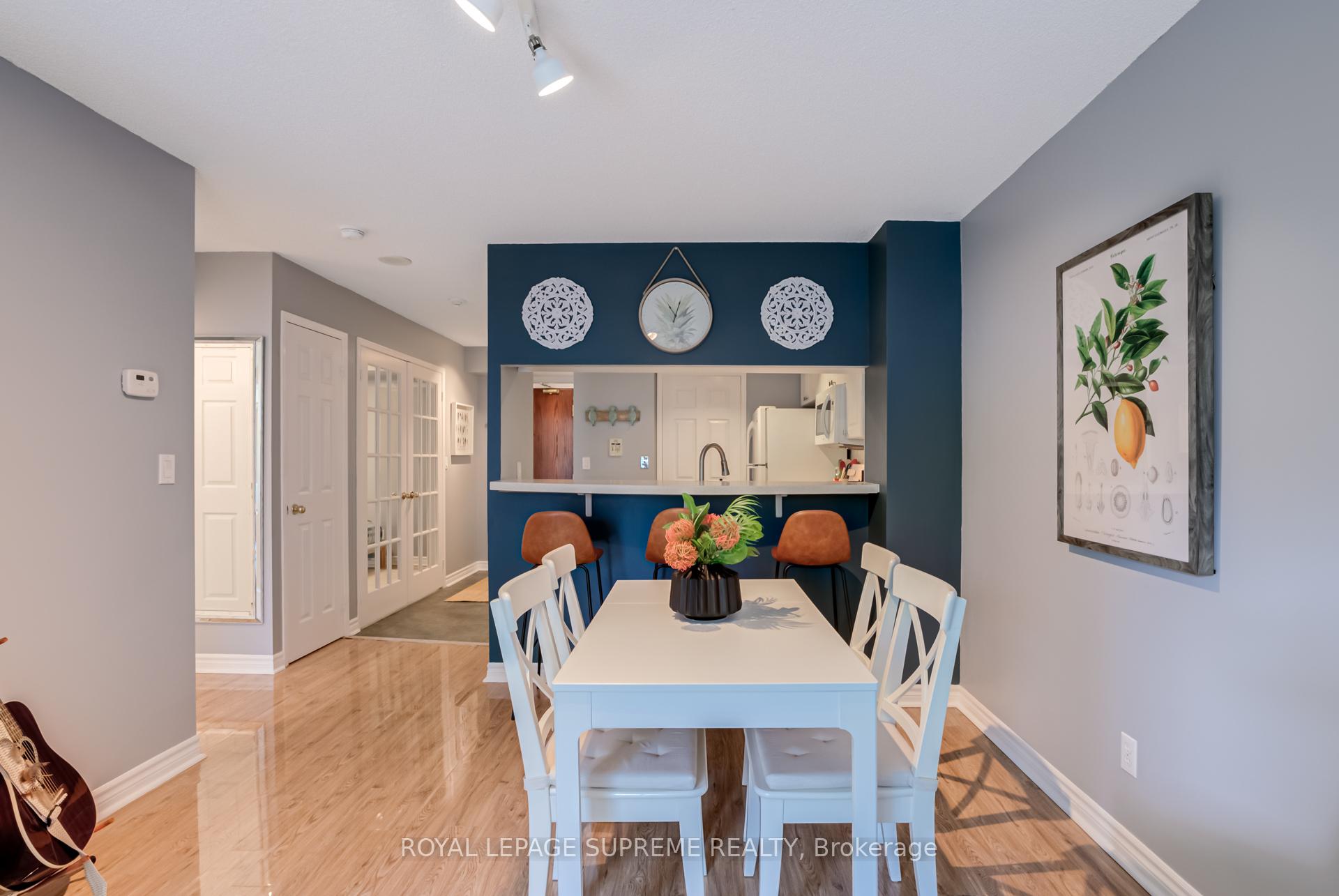 2 Bedrooms Condo at 190 Manitoba, Toronto For sale