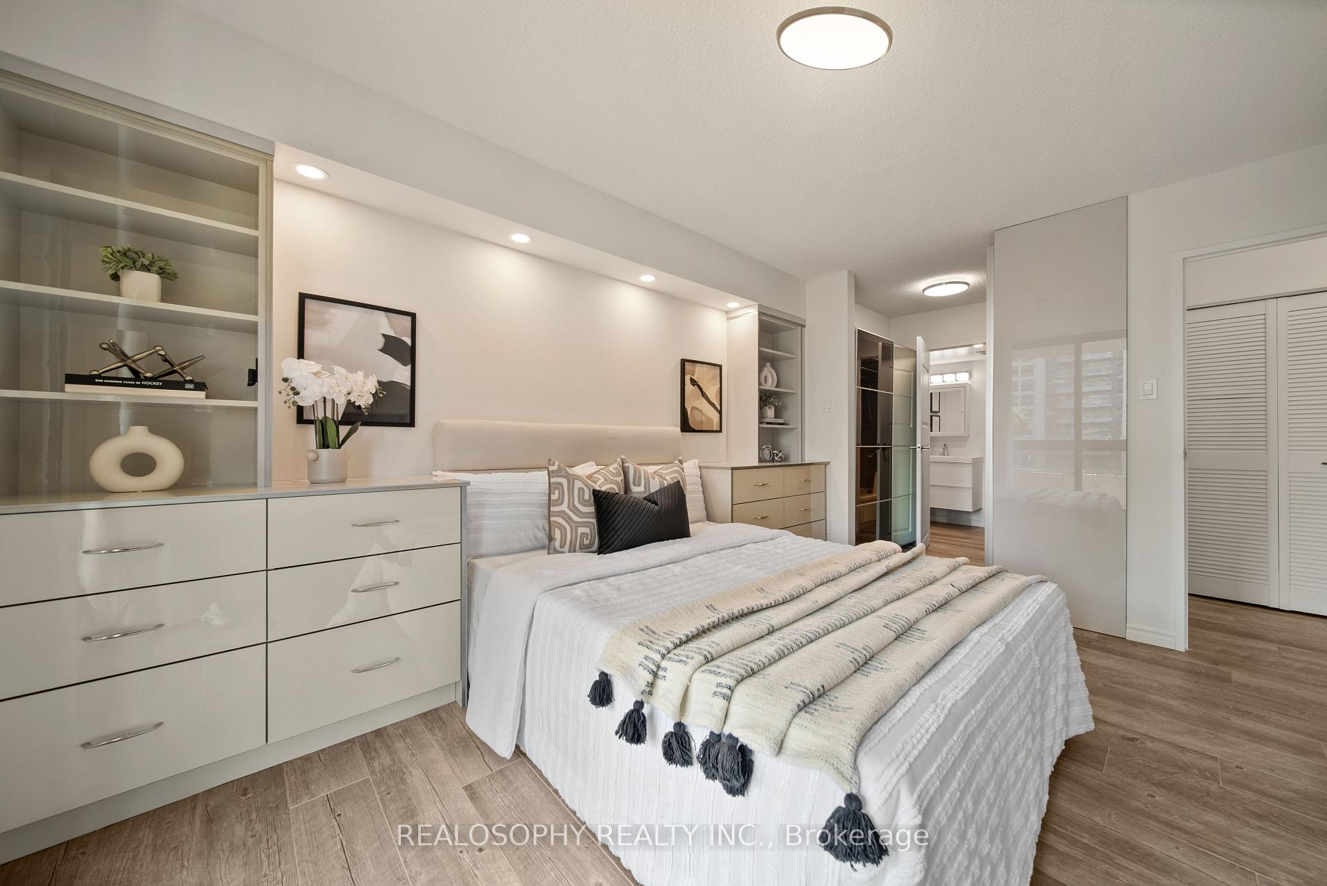 3 Bedrooms Condo at 100 Quebec, Toronto For sale