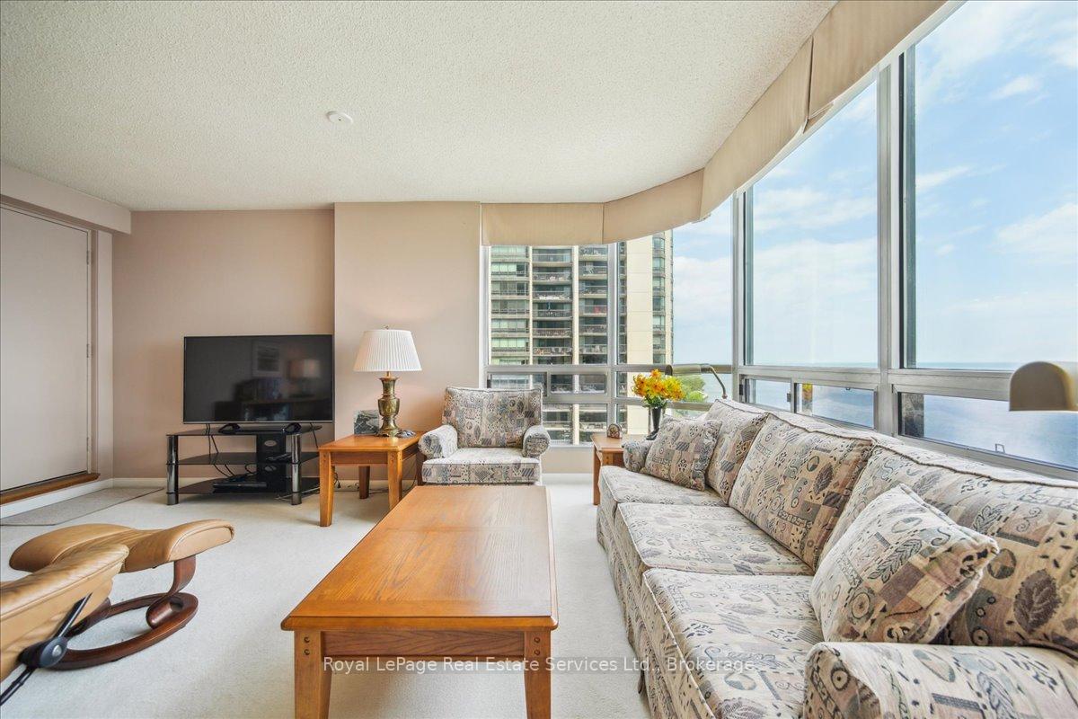 2 Bedrooms Condo at 2180 Marine, Oakville For sale