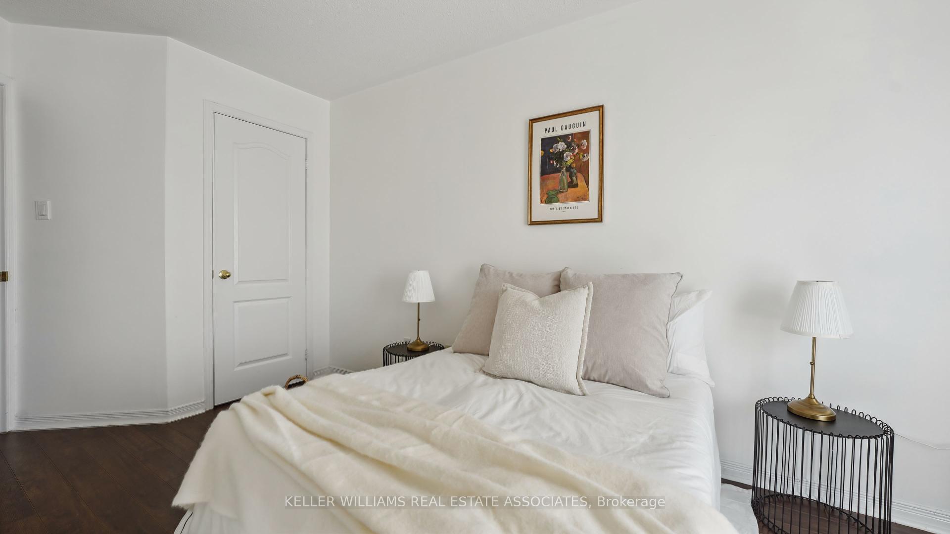 3 Bedrooms Condo at 6399 Spinnaker, Mississauga For sale