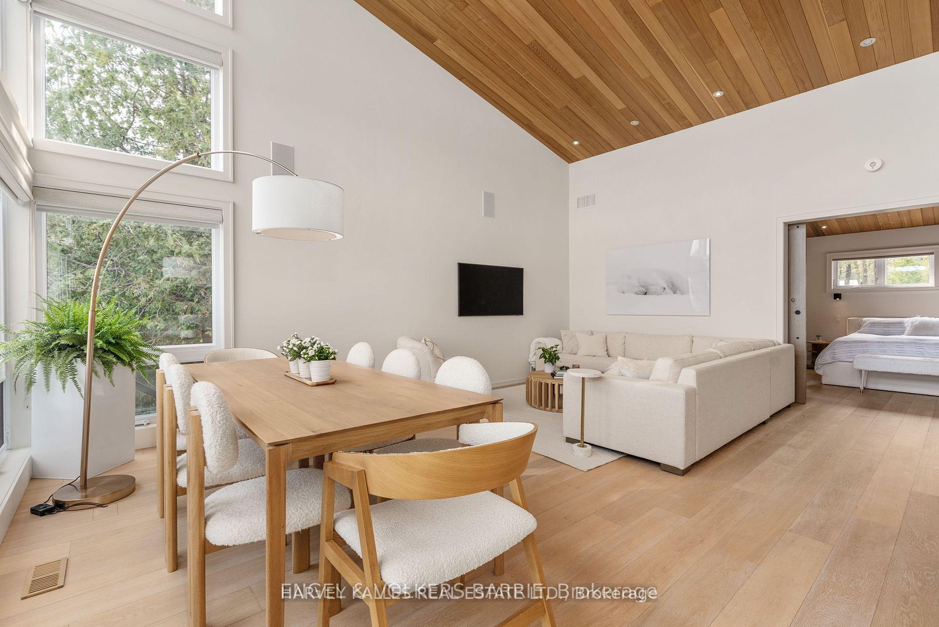 2369 Lakeshore Road E