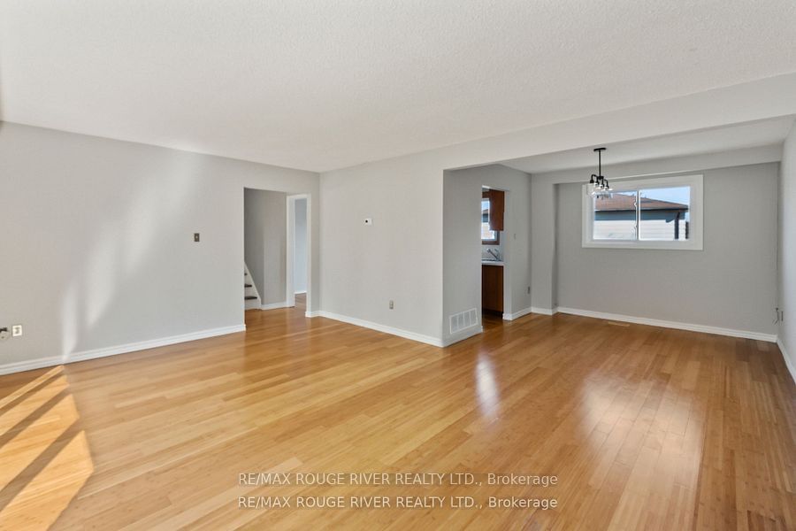 1 Applewood Crescent