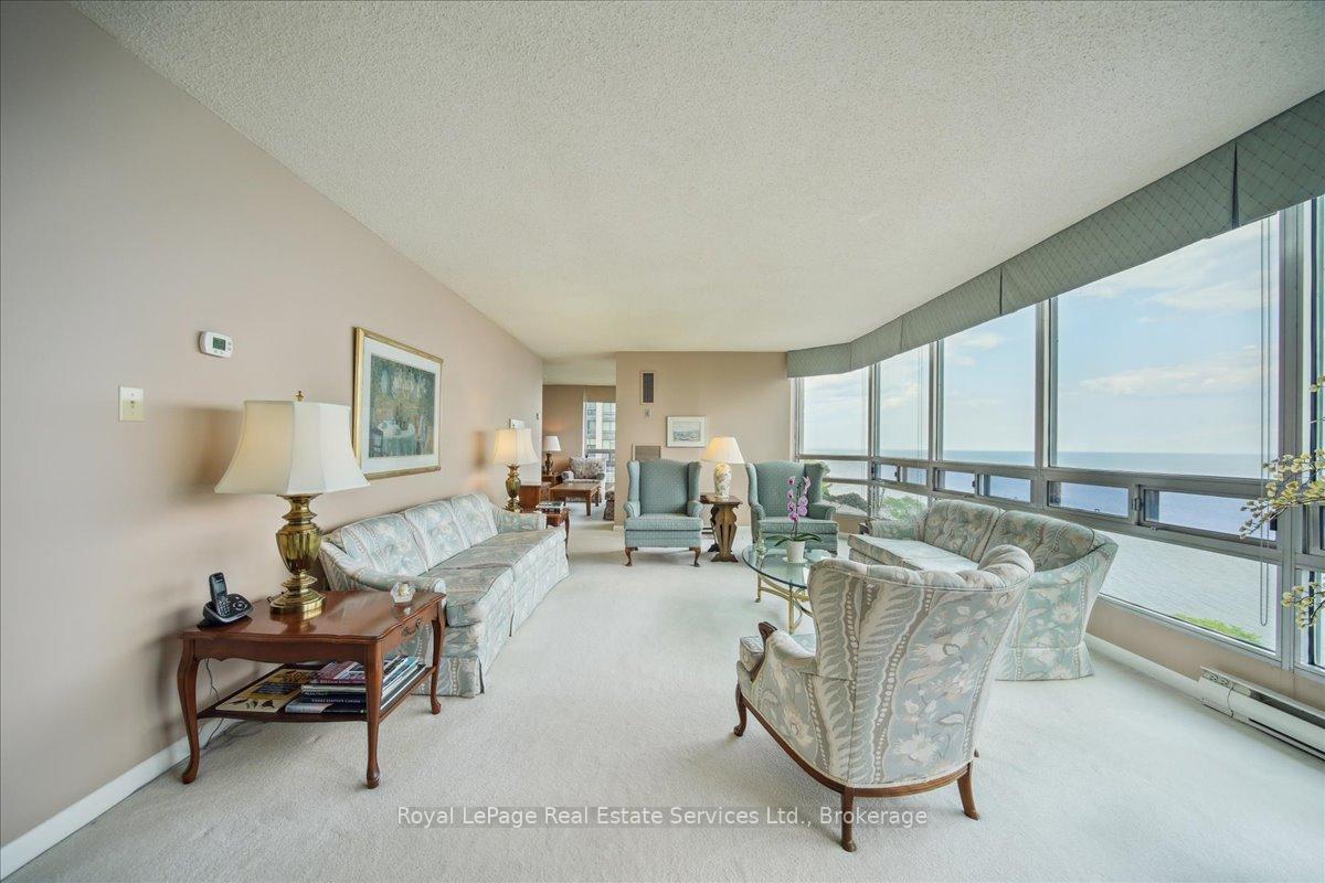 2 Bedrooms Condo at 2180 Marine, Oakville For sale
