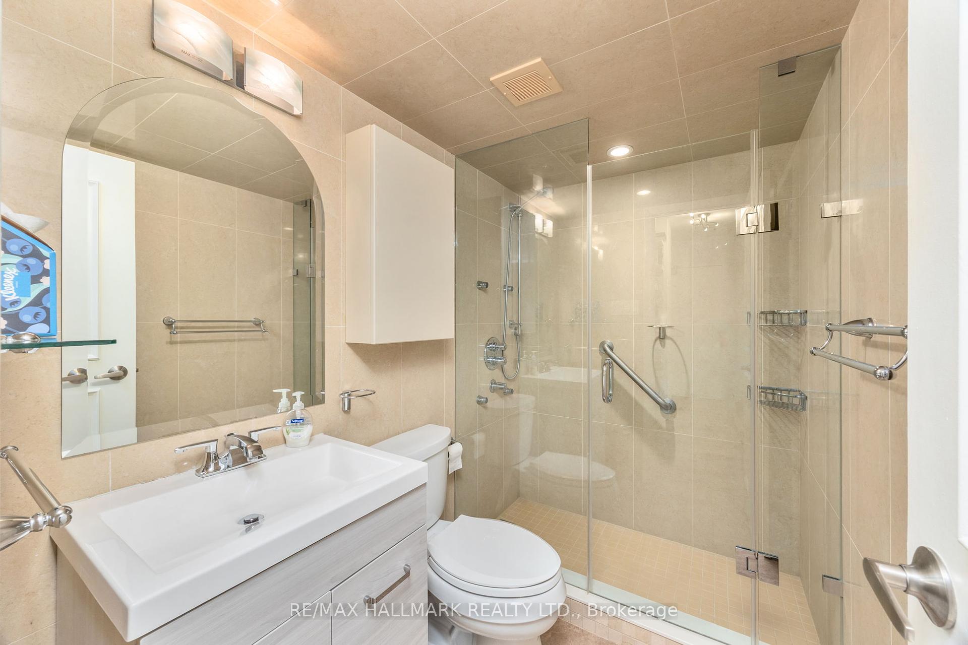 2 Bedrooms Condo at 212 St George, Toronto For sale