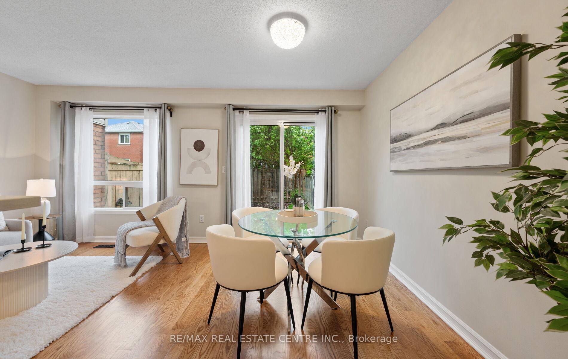 4 Bedrooms Condo at 5030 Heatherleigh, Mississauga For sale