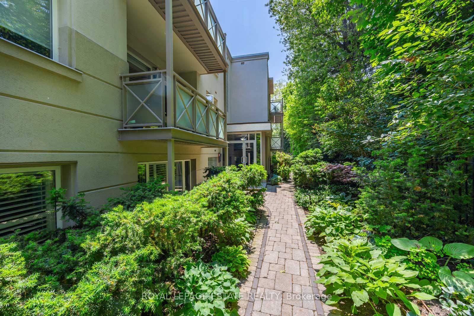 2 Bedrooms Co-op at 21 Benlamond, Toronto For sale