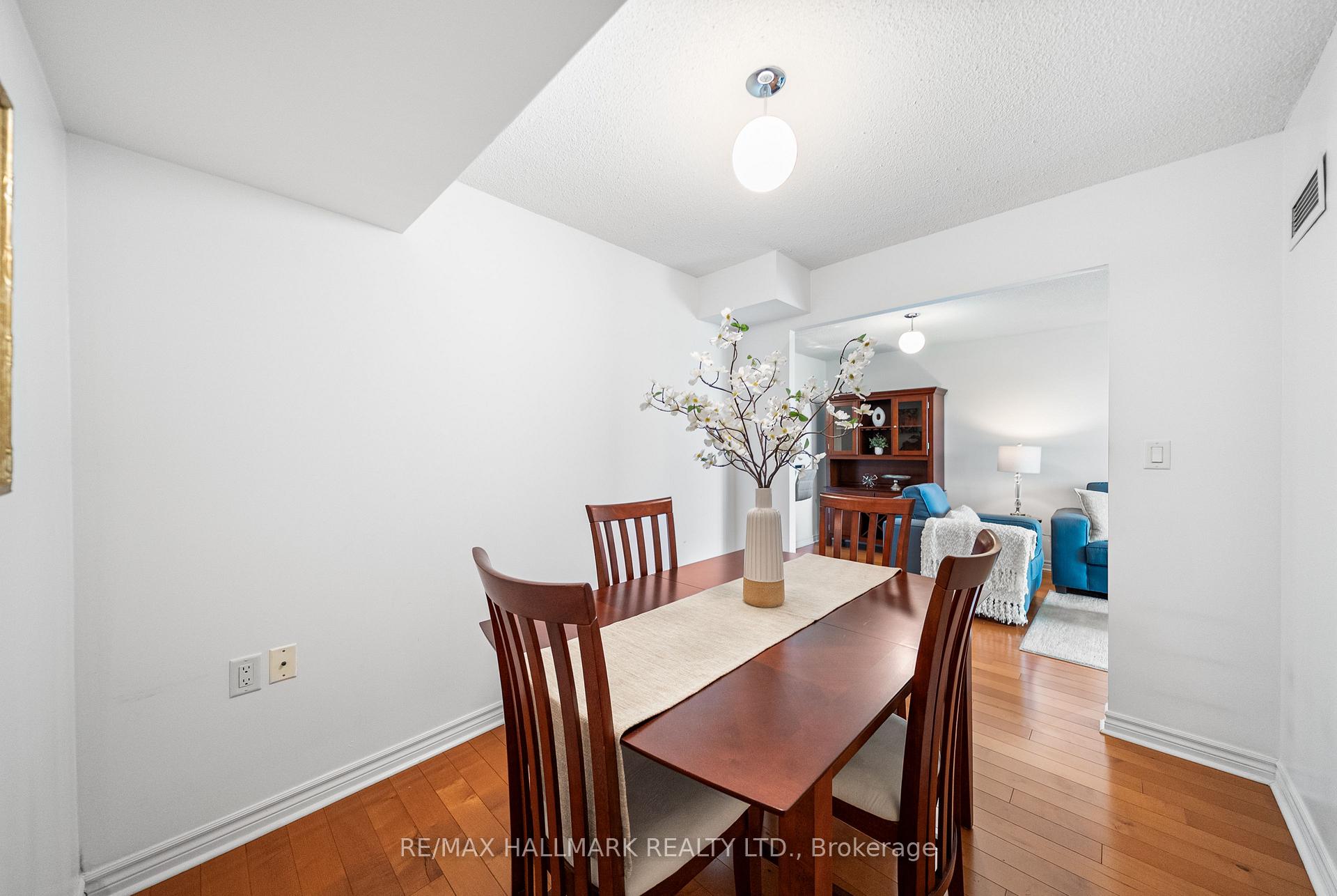 2 Bedrooms Condo at 3830 Bathurst, Toronto For sale