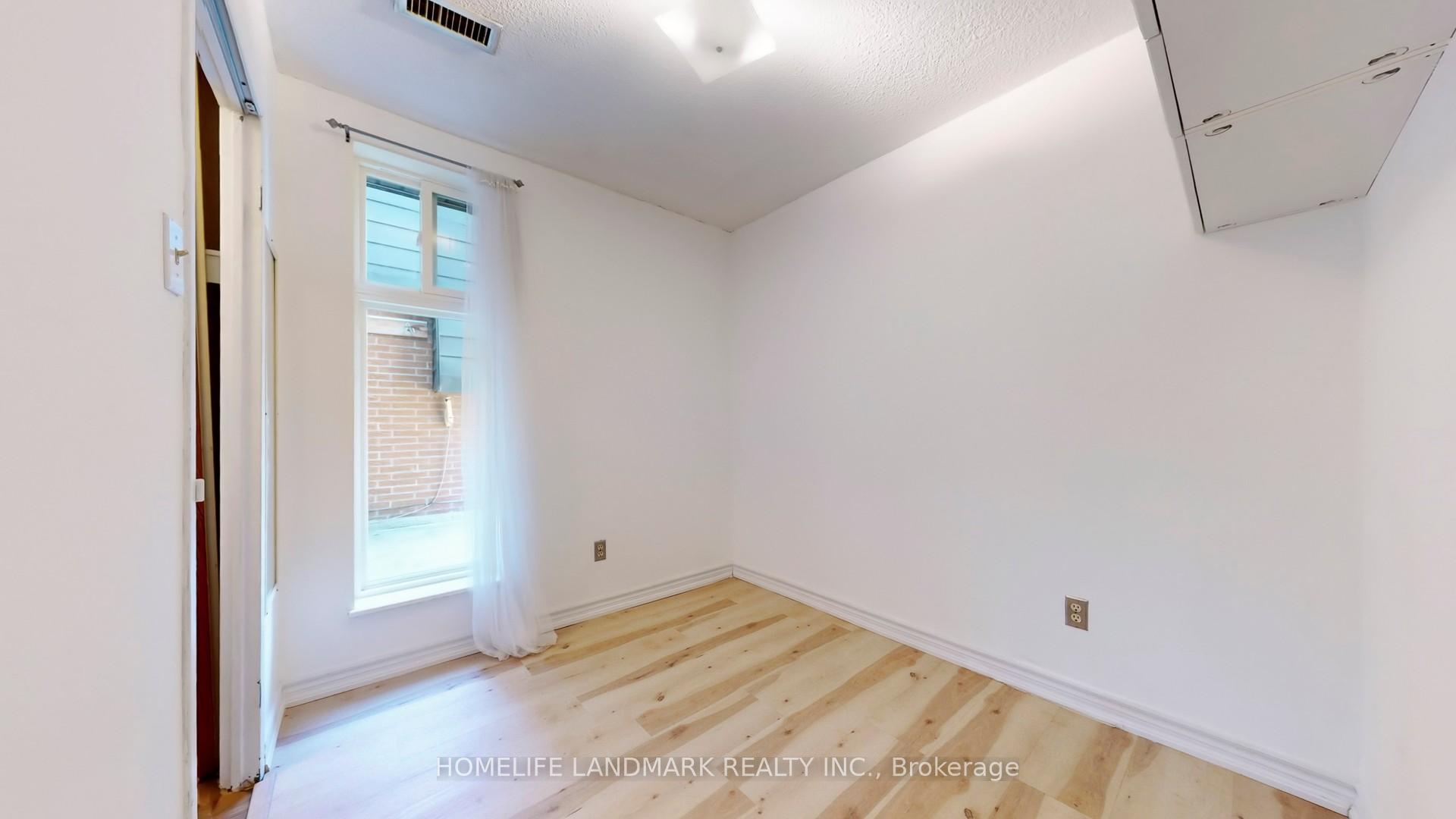 3 Bedrooms Condo at 1395 Williamsport, Mississauga For sale