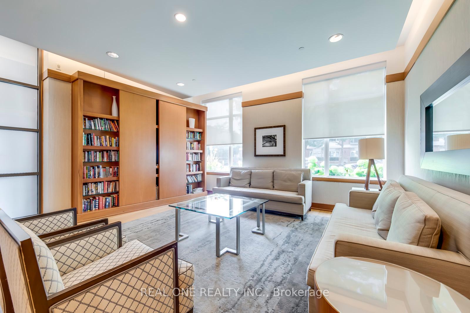 2 Bedrooms Condo at 65 Port,  Mississauga For sale