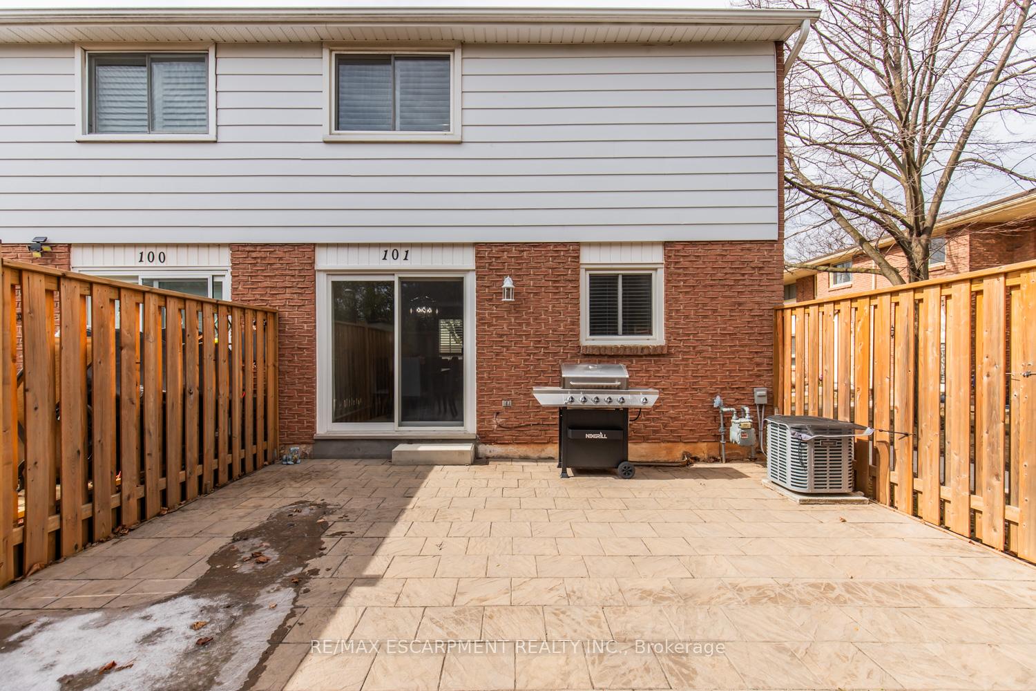 3 Bedrooms Condo at 150 Gateshead, Hamilton For sale