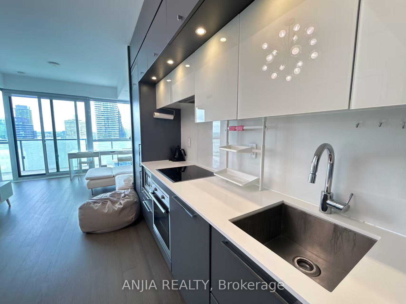 1 Bedroom Condo at 15 Grenville, Toronto For sale
