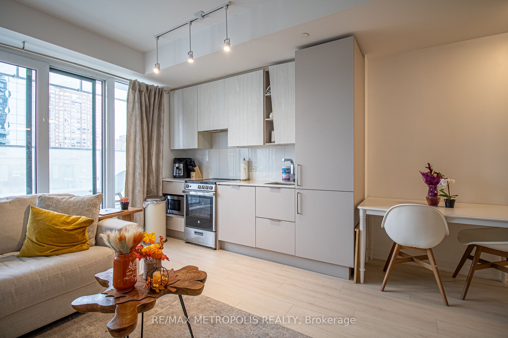 3900 Confederation Parkway, #216
