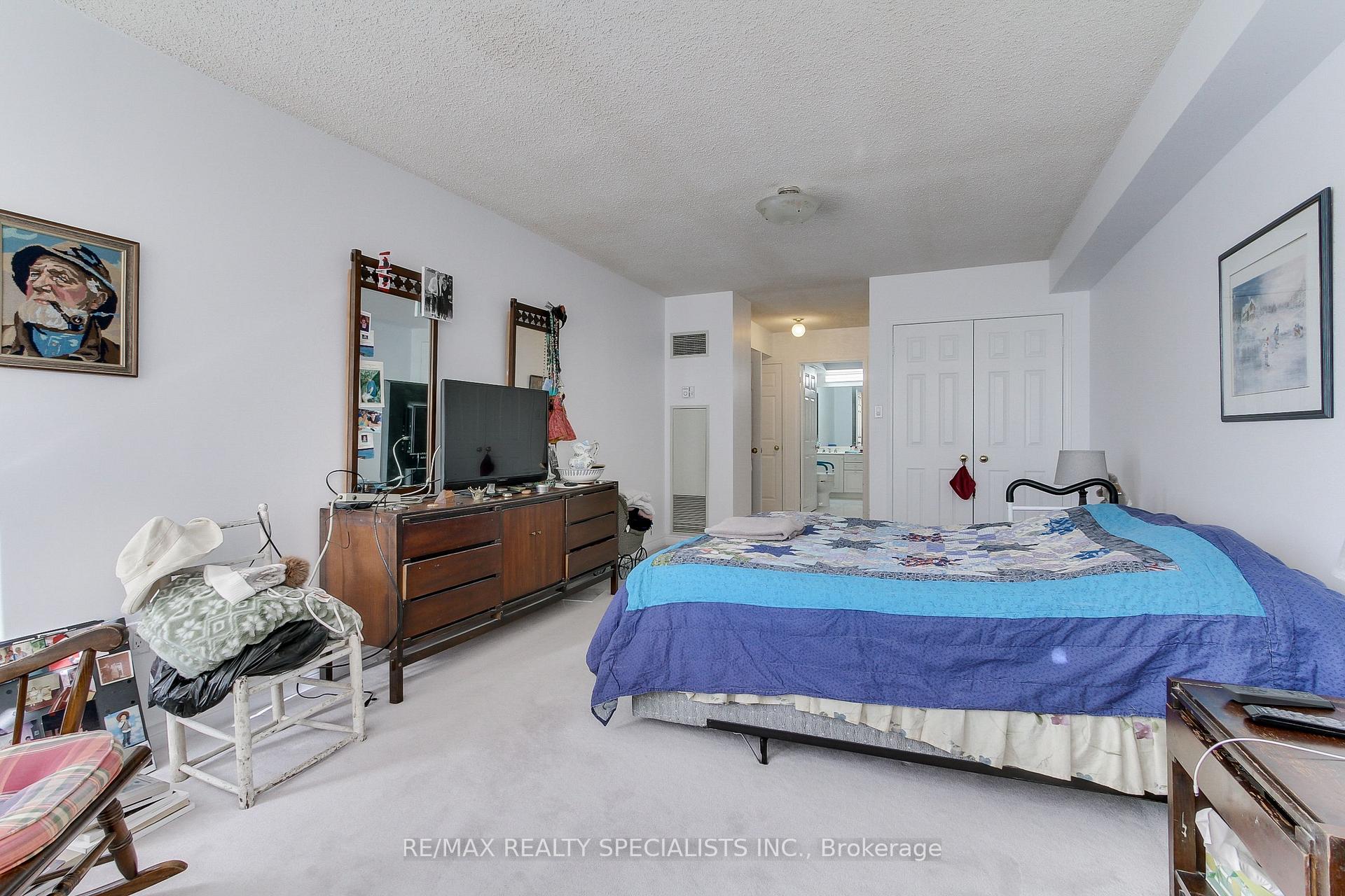 3 Bedrooms Condo at 168 Bonis, Toronto For sale