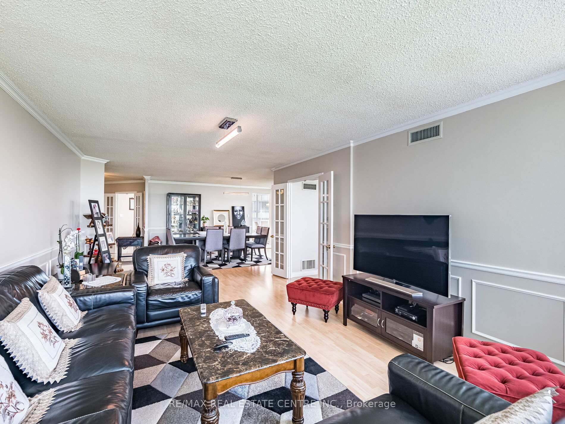 3 Bedrooms Condo at 168 Bonis, Toronto For sale