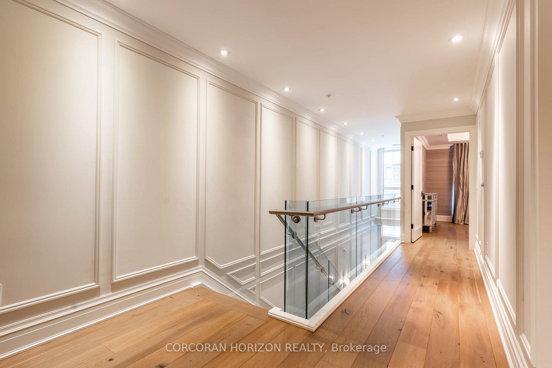 4 Bedrooms Condo at 30 Nelson, Toronto For sale