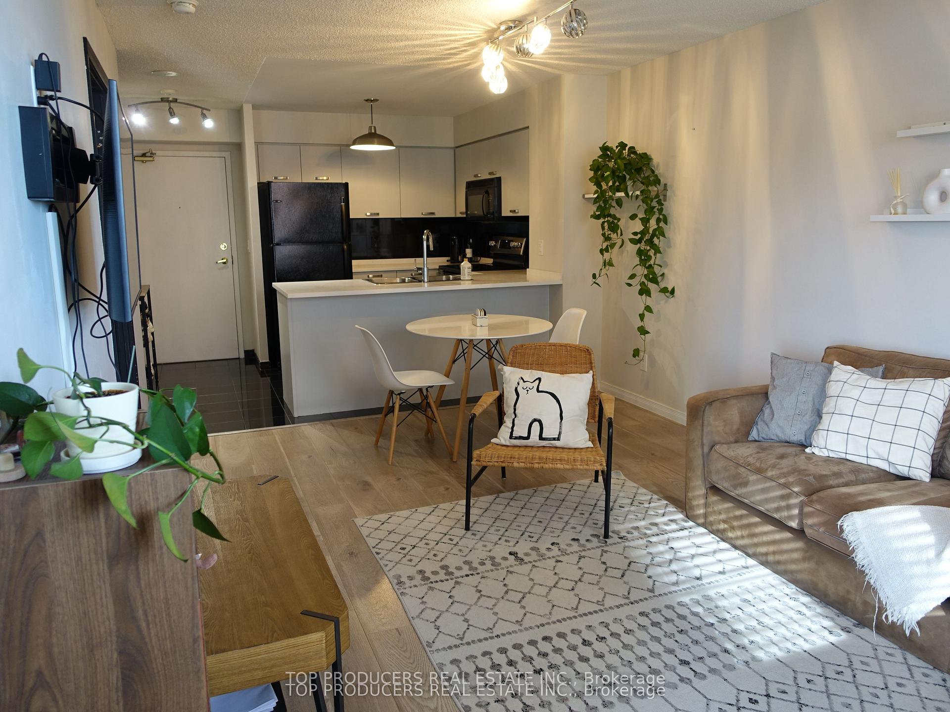 1 Bedroom Condo at 51 Harrison Garden,  Toronto For sale