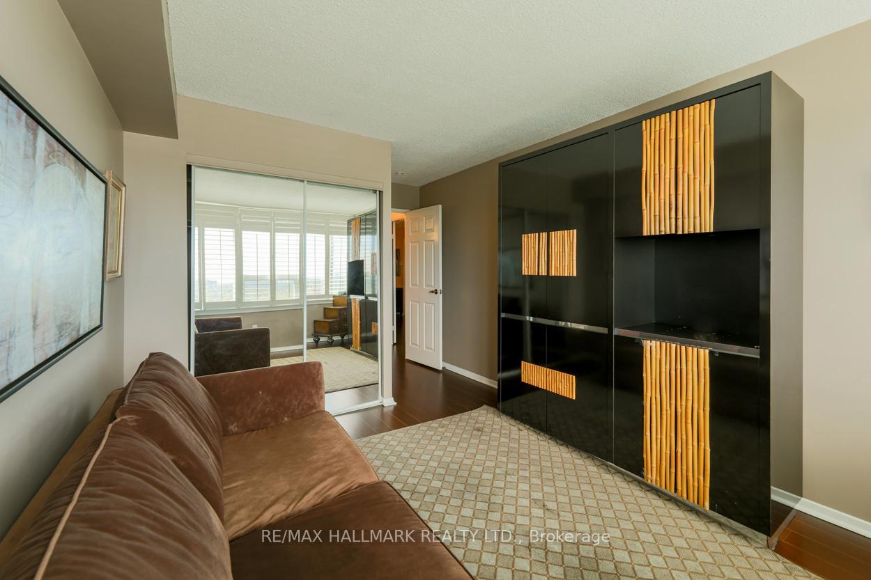 3 Bedrooms Condo at 55 Skymark, Toronto For sale