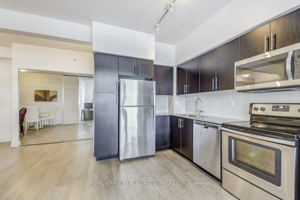 2 Bedrooms Condo at 55 Speers, Oakville For sale