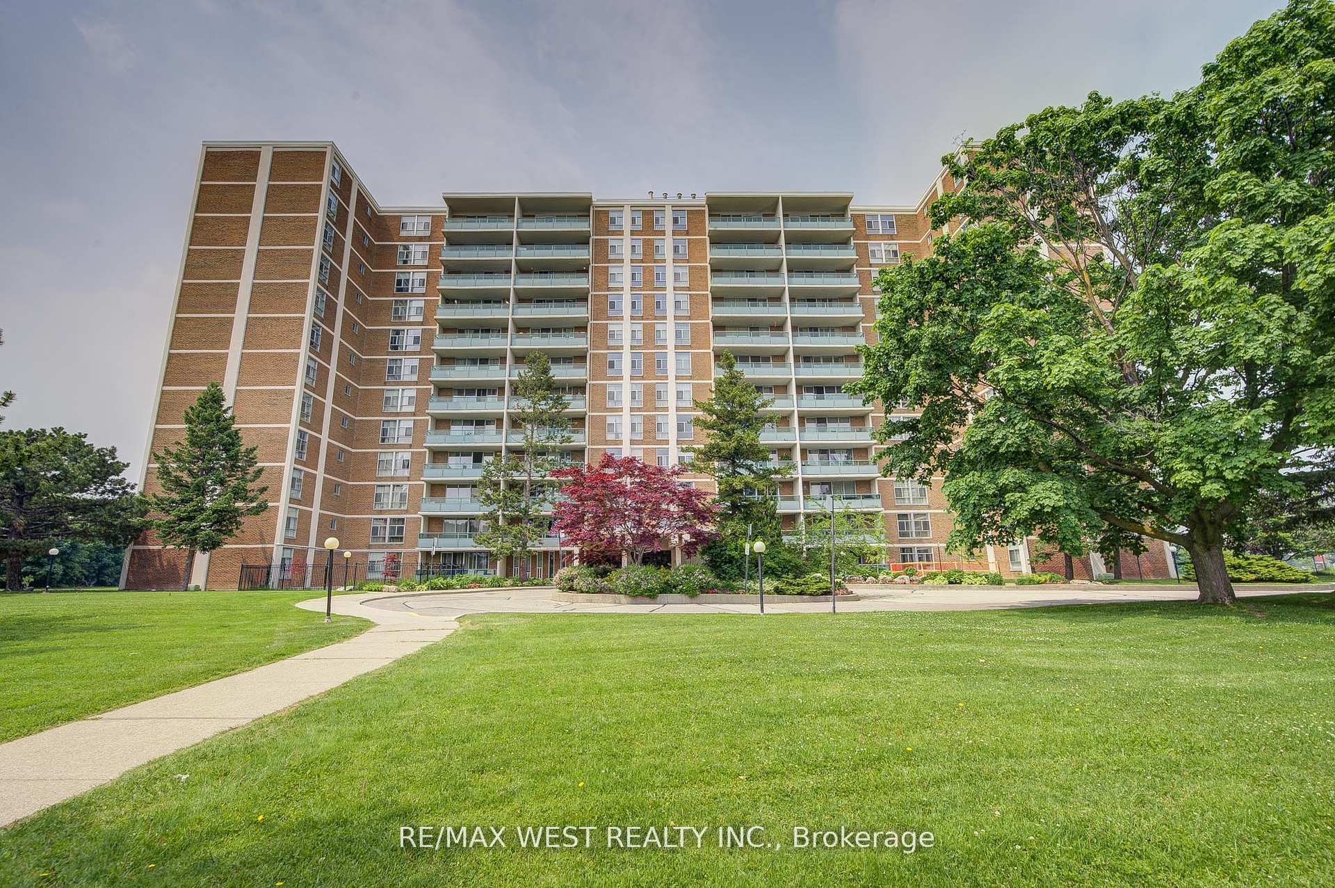 1 Bedroom Condo at 44 Longbourne, Toronto For sale