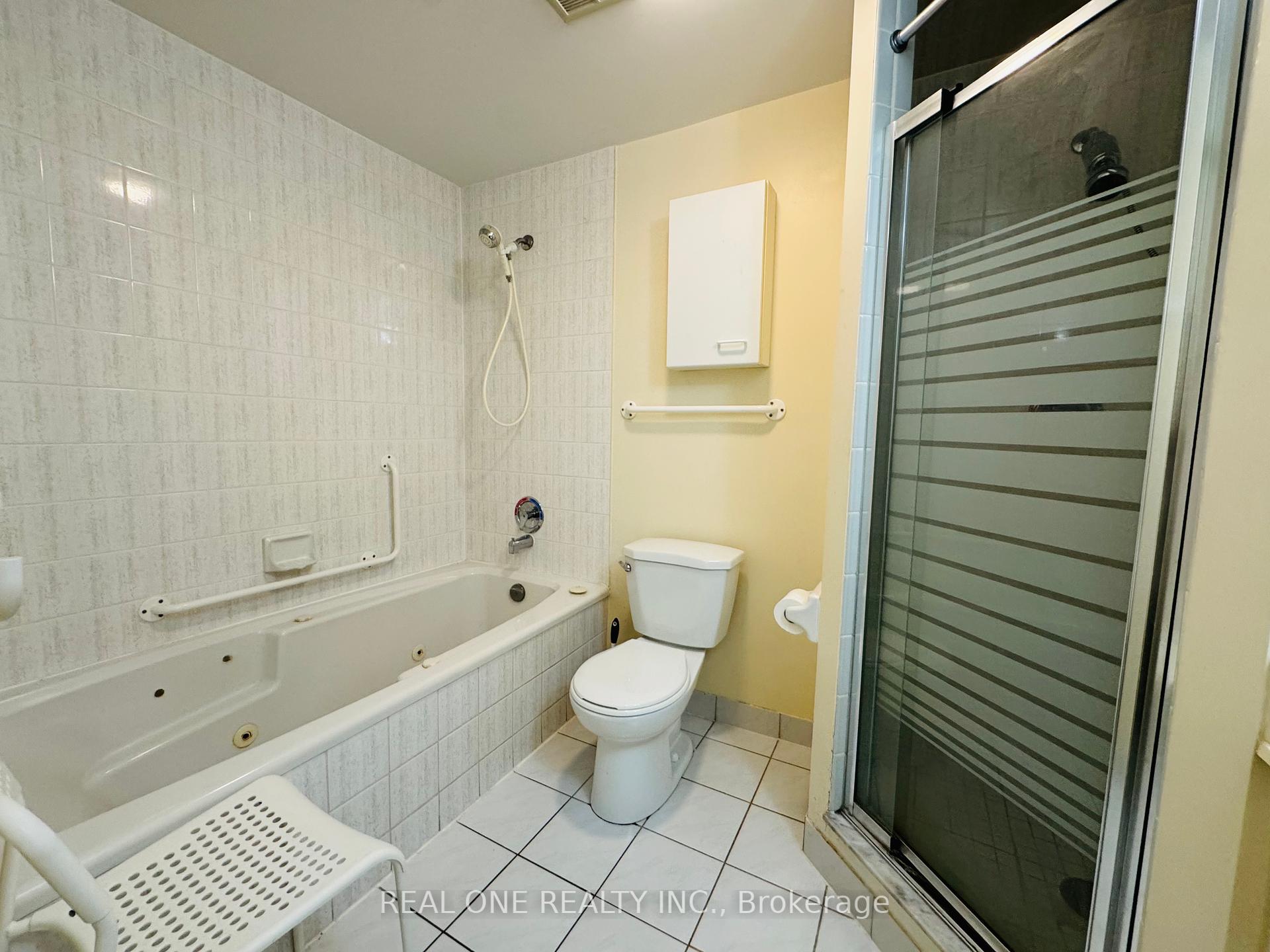 2 Bedrooms Condo at 2199 Sixth, Oakville For sale