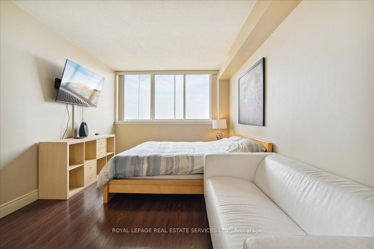 2 Bedrooms Condo at 1360 Rathburn,  Mississauga For sale