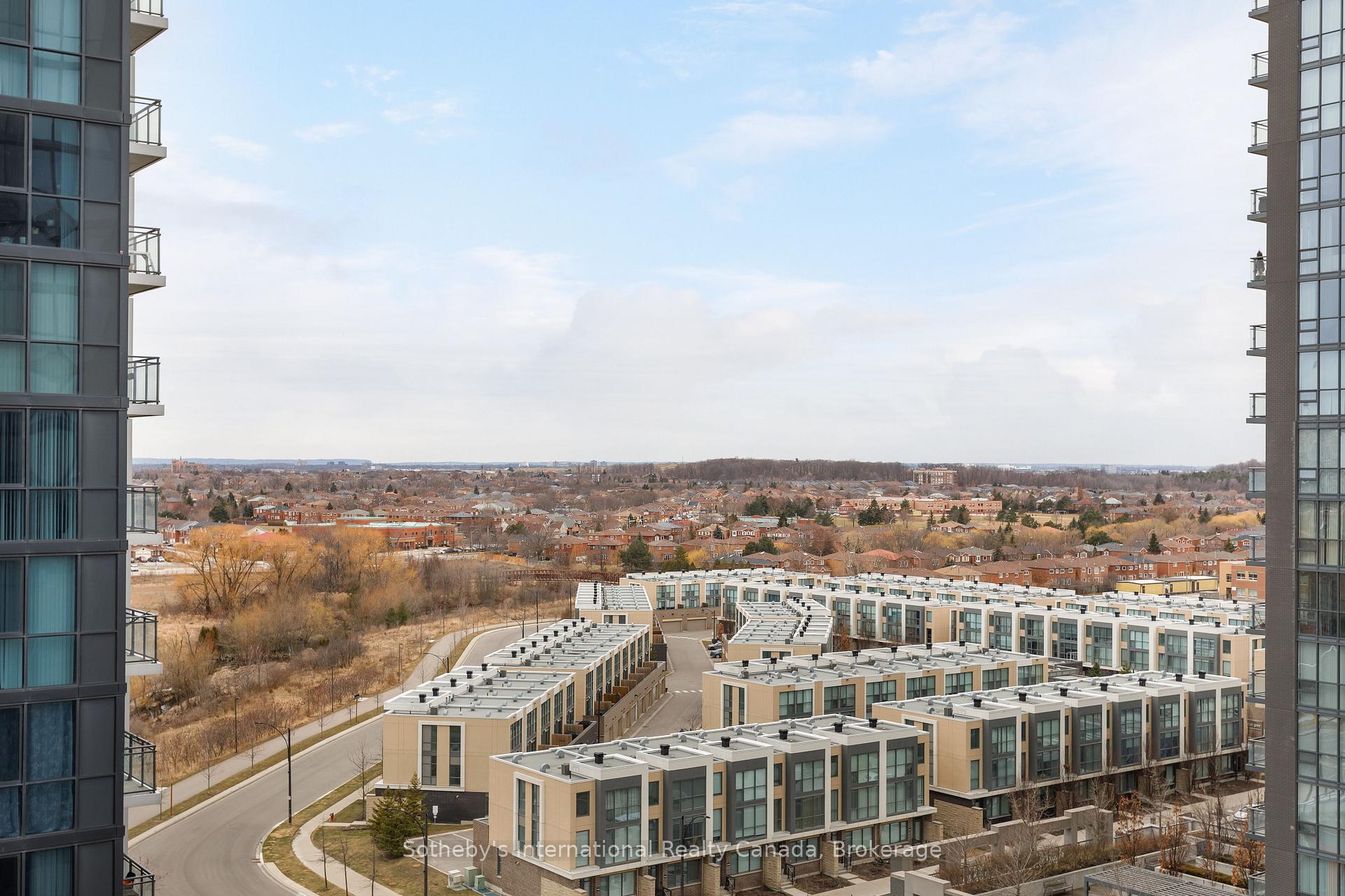 2 Bedrooms Condo at 55 Eglinton, Mississauga For sale