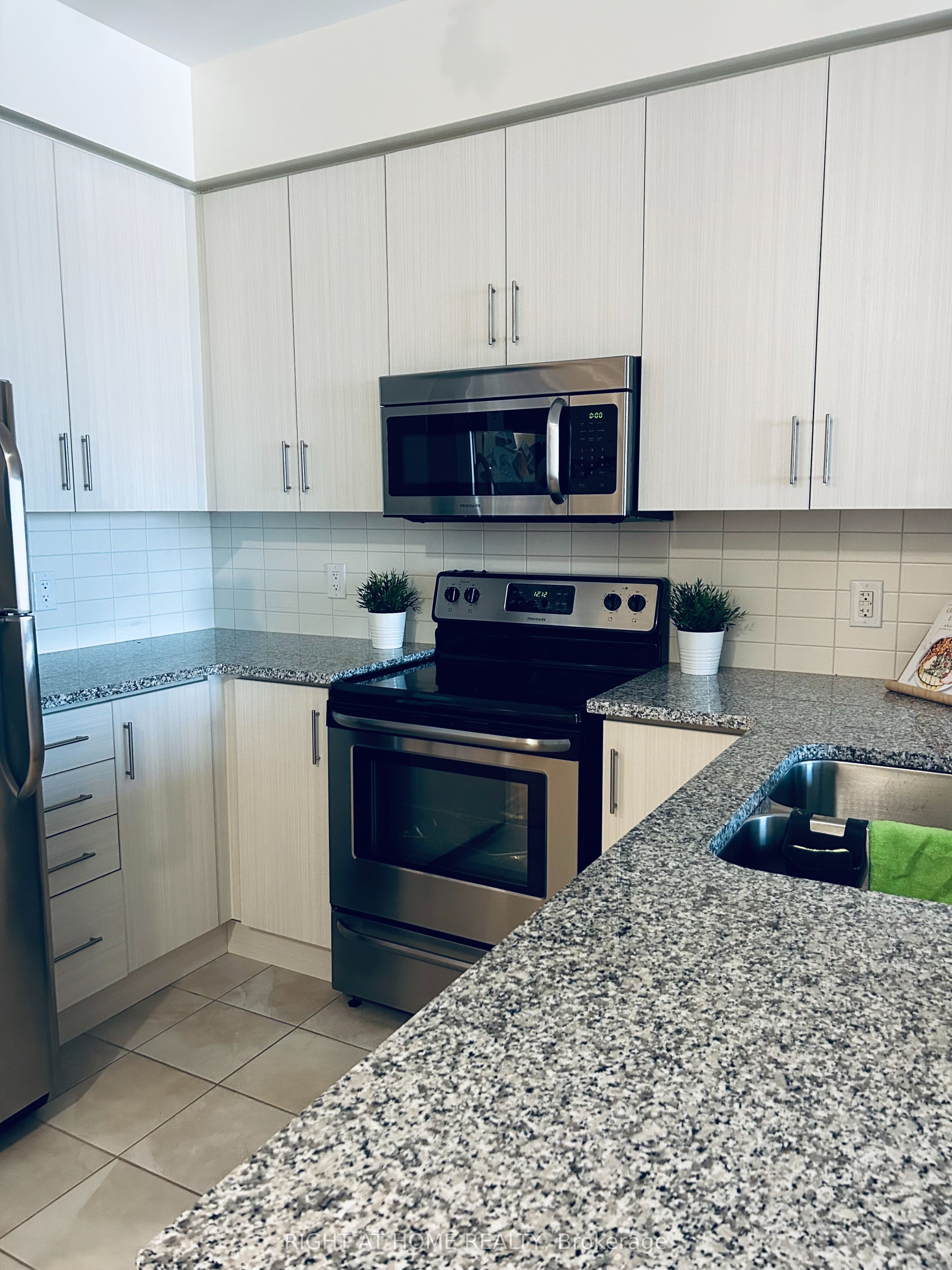 9255 Jane Street, #604