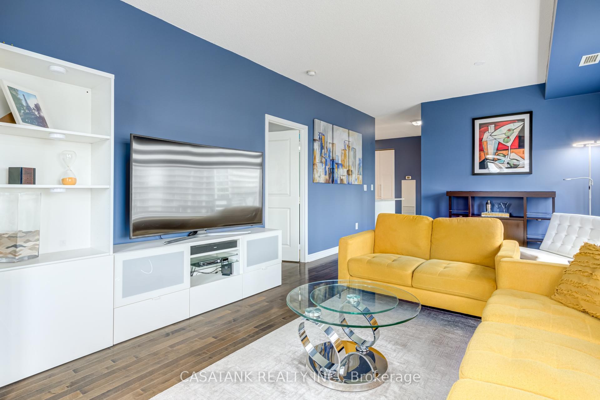 3 Bedrooms Condo at 385 Prince Of Wales, Mississauga For sale