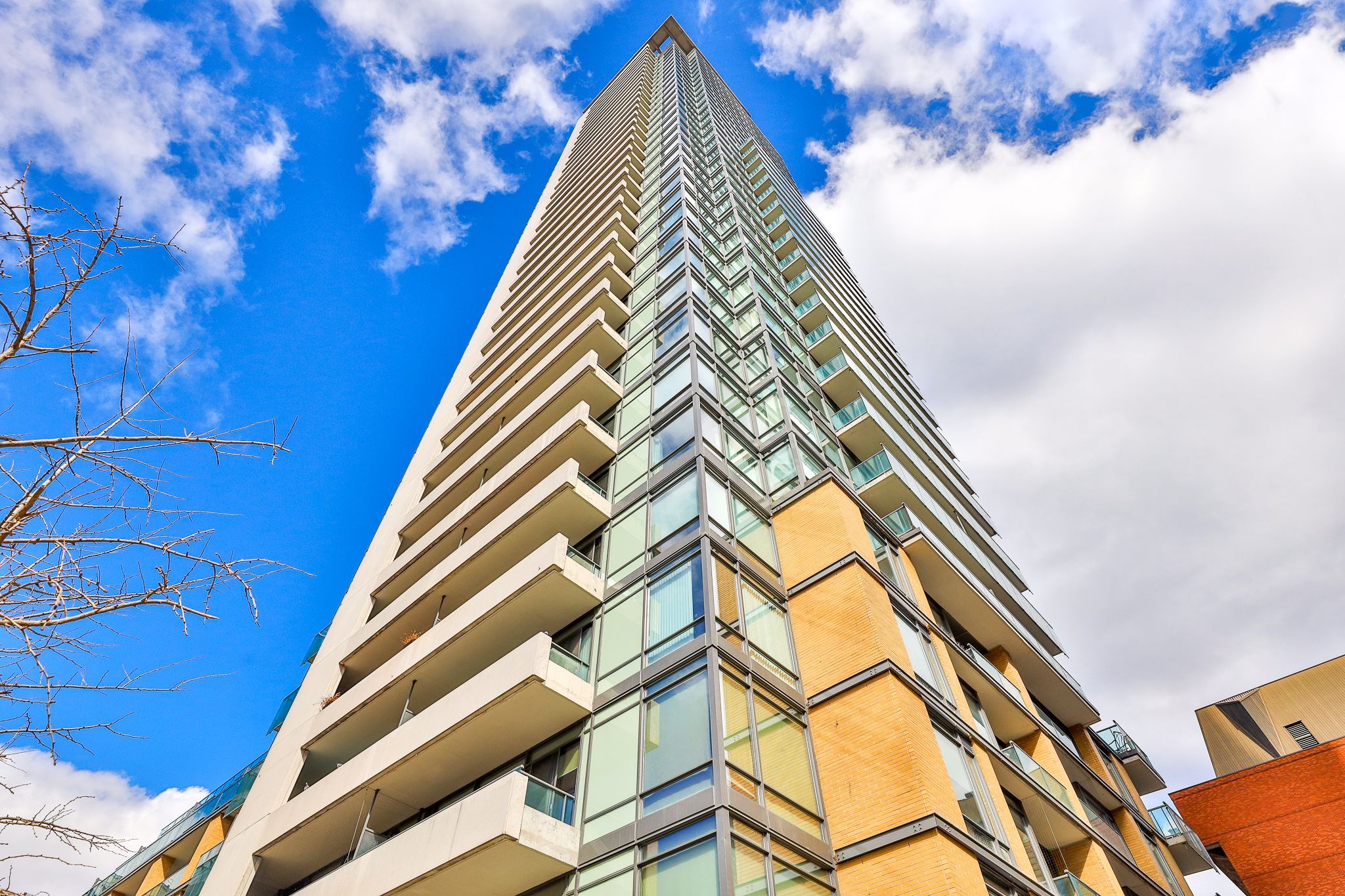 18 Yorkville Avenue 318