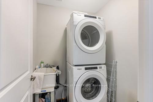 2 Bedrooms Condo at 40 Zinfendel, Hamilton For sale