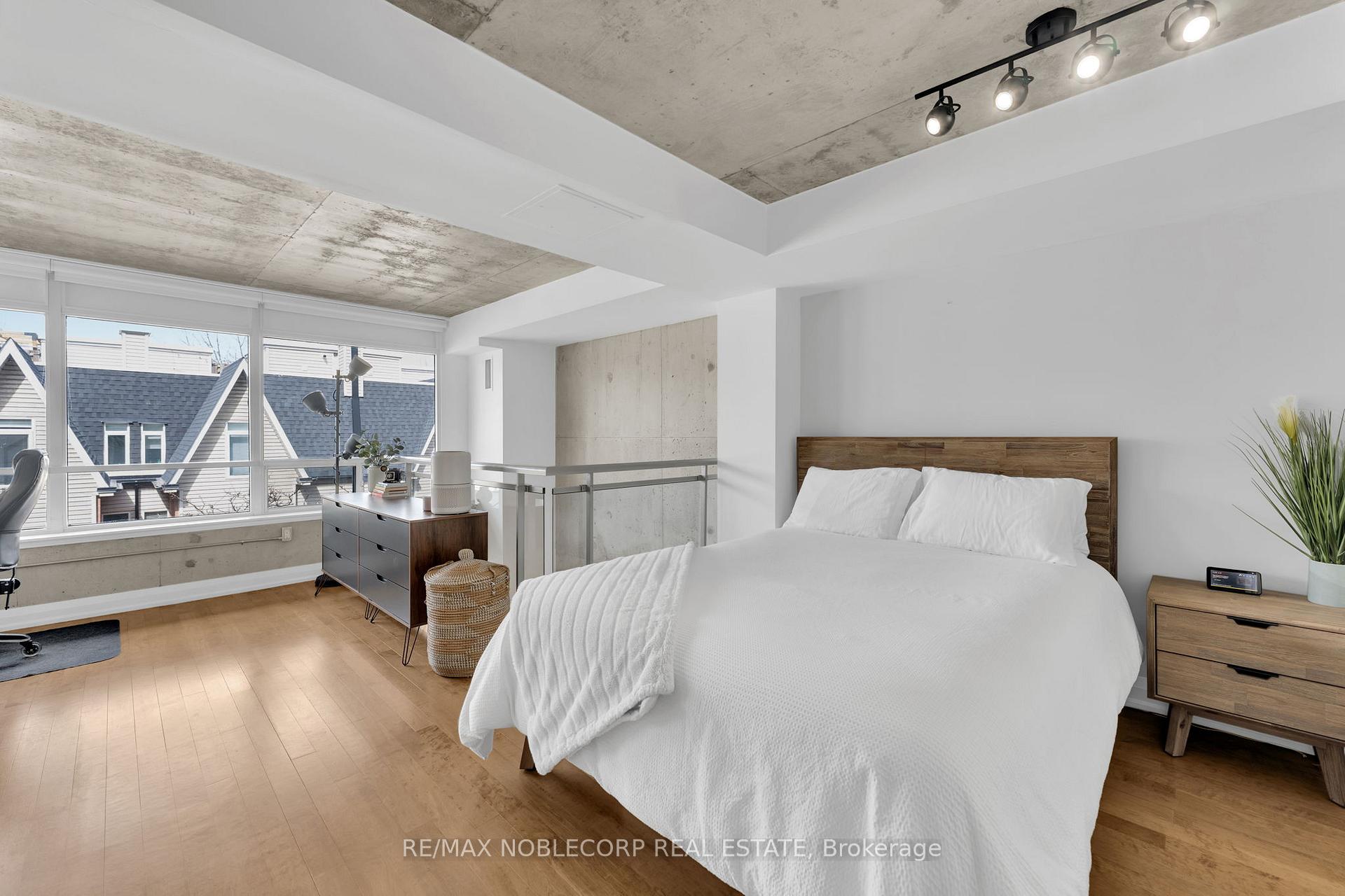 2 Bedrooms Condo at 954 King, Toronto For sale