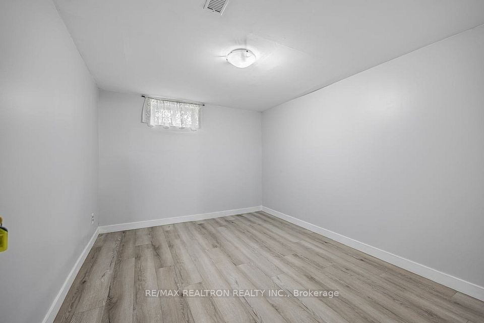 https://trreb-image.ampre.ca/EoNwjGKHn1wJgW70mTQdA-_K4cGITL-eNSlWgjRBeA0/rs:fit:960:960/wm:.5:so:0:50:.4/wmsh:10/wmt:PHNwYW4gZm9yZWdyb3VuZD0nd2hpdGUnIGZvbnQ9JzY4Jz5SRS9NQVggUkVBTFRST04gUkVBTFRZIElOQy4sIEJyb2tlcmFnZTwvc3Bhbj4/L3RycmViL2xpc3RpbmdzLzQwLzUxLzIyLzI5L3AvYjcwNTY2MTYtNWM0My00YTA3LThjZDYtNDRkZTFlYTQxYWUyLmpwZw.jpg