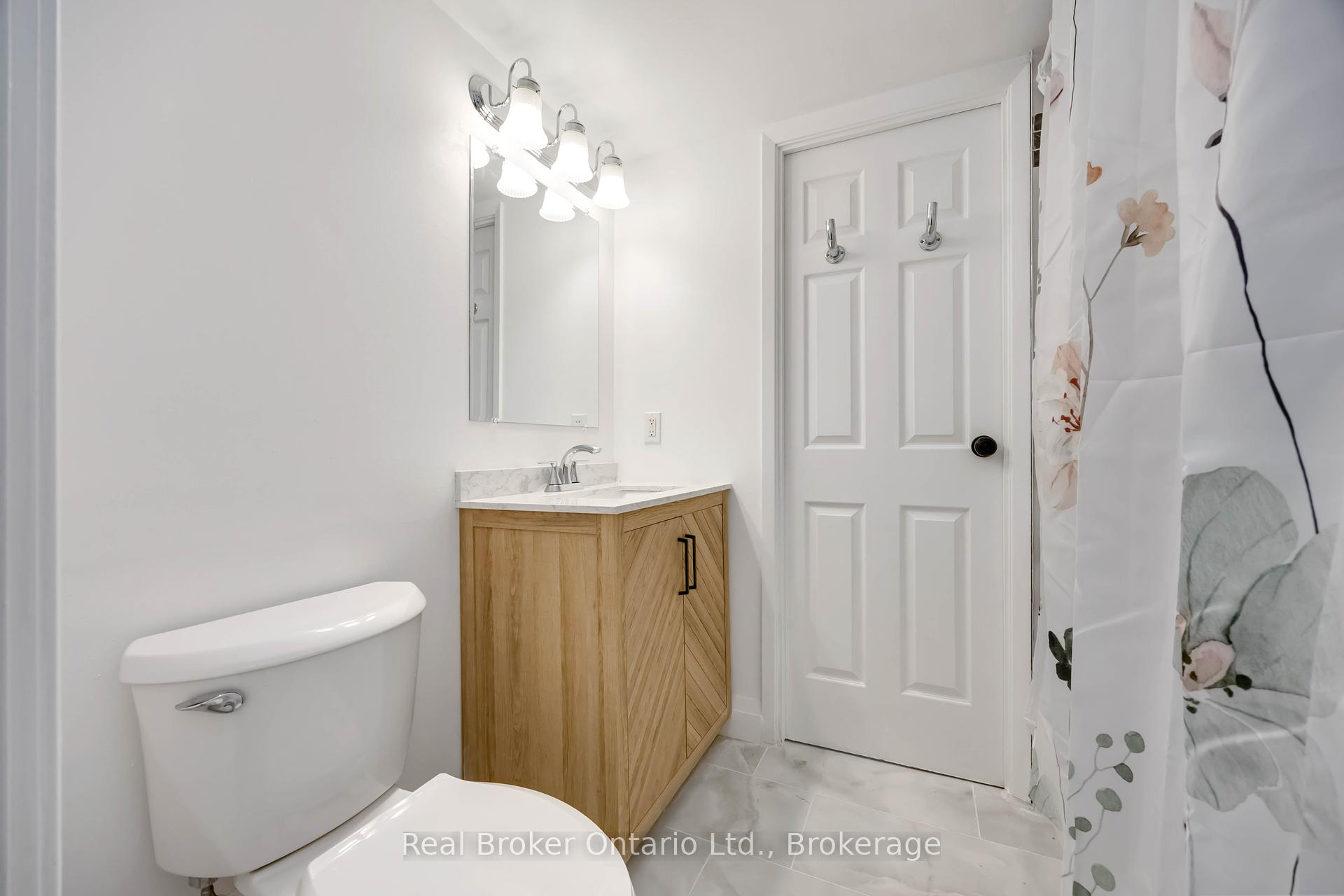 2 Bedrooms Condo at 222 The Esplanade, Toronto For sale