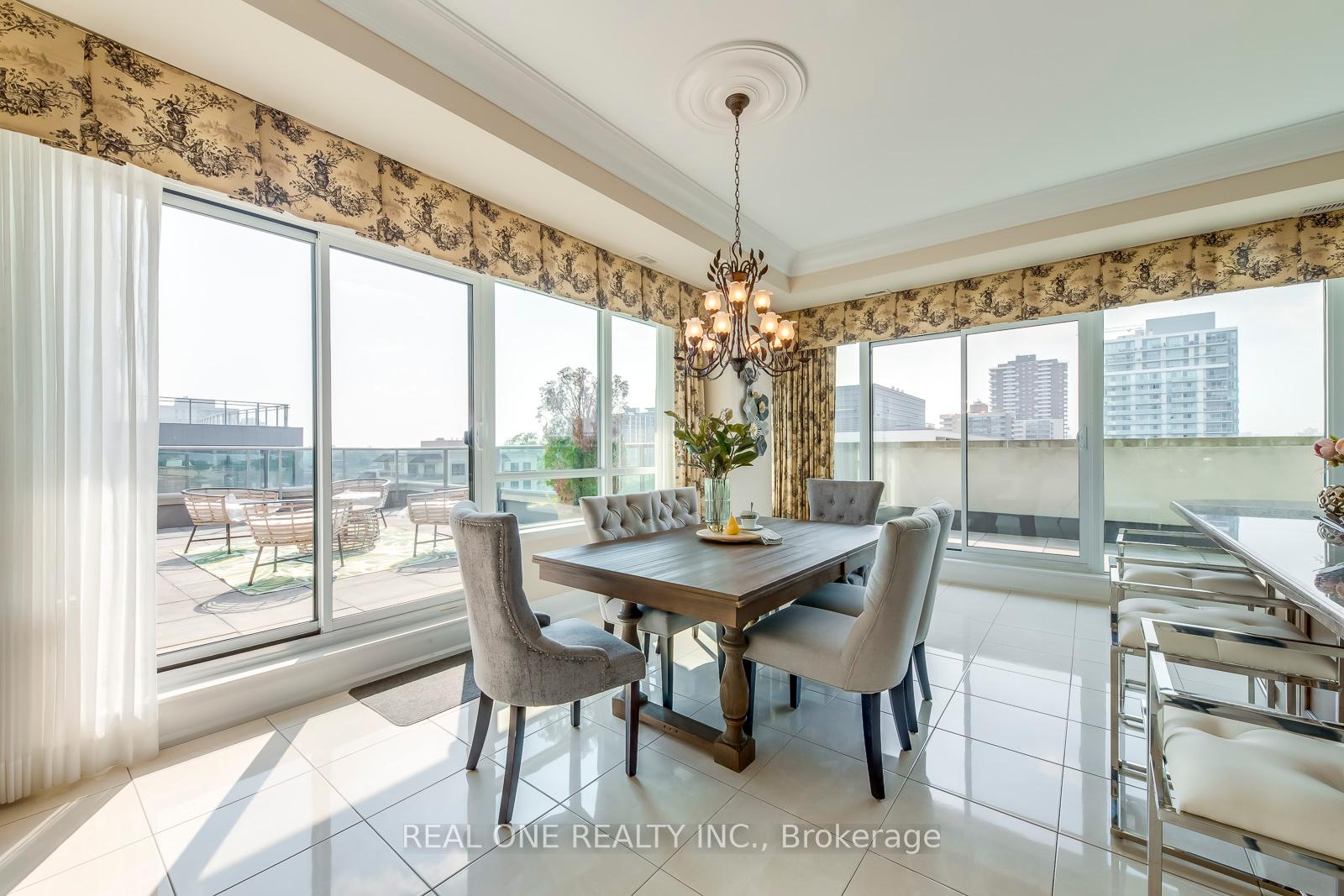 2 Bedrooms Condo at 65 Port,  Mississauga For sale