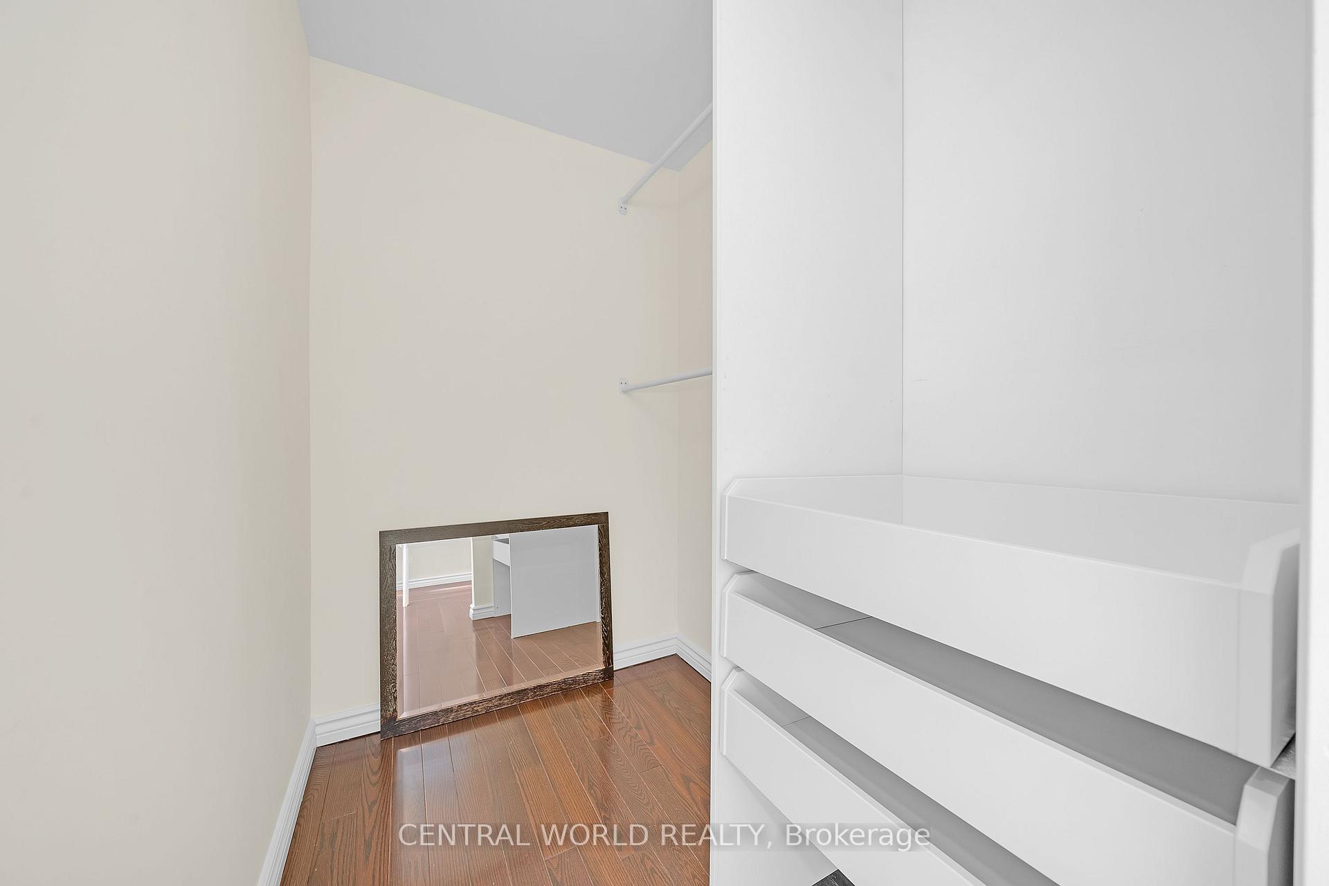 5 Bedrooms Condo at 21 Vega Starway,  Toronto For sale