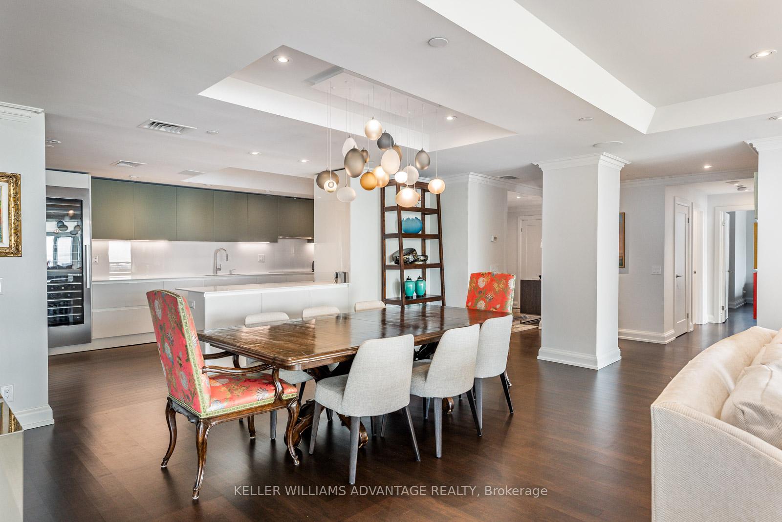 5 Bedrooms Condo at 211 Queens, Toronto For sale