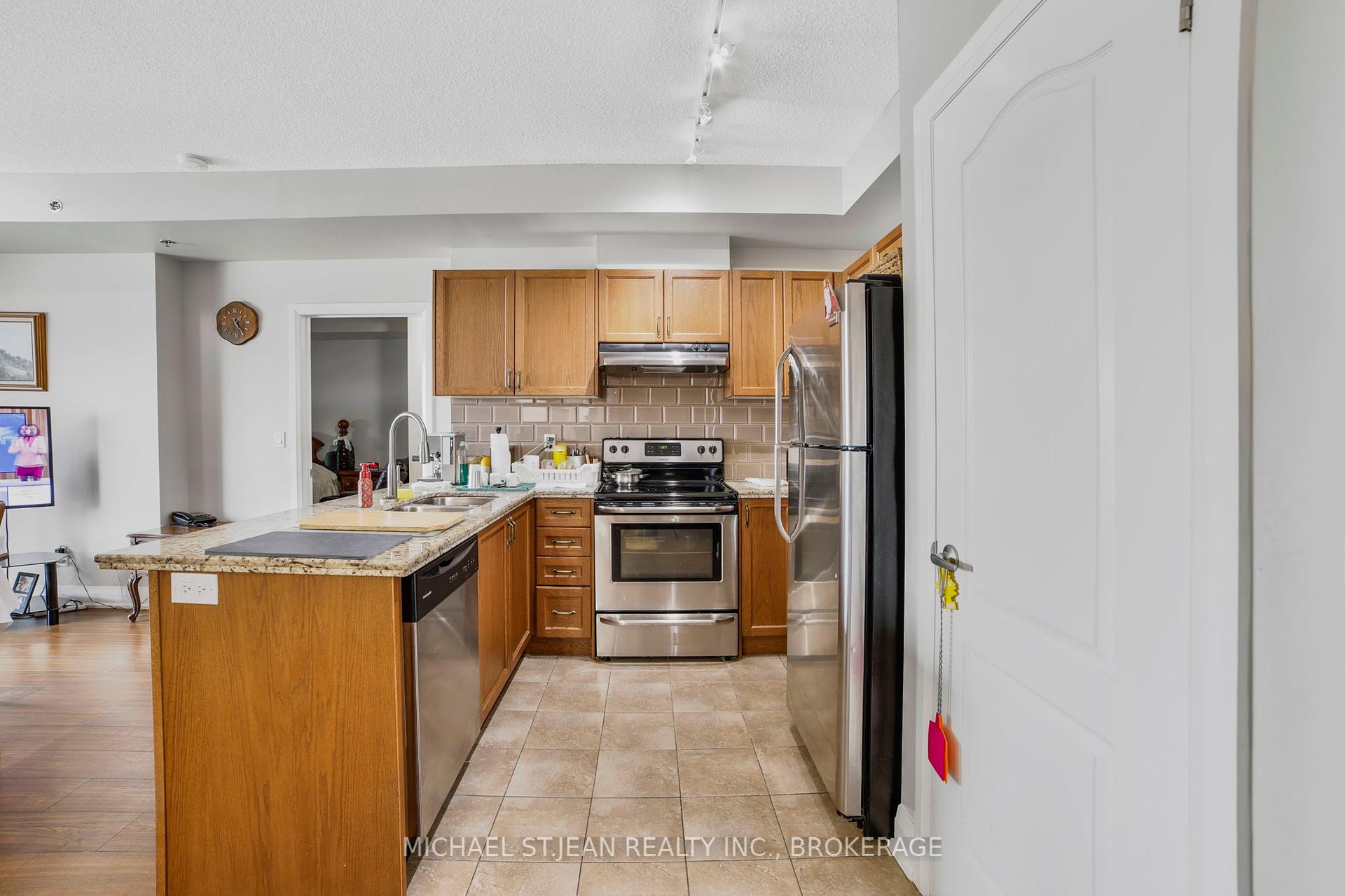 2 Bedrooms Condo at 319 Highway 8,  Hamilton For sale