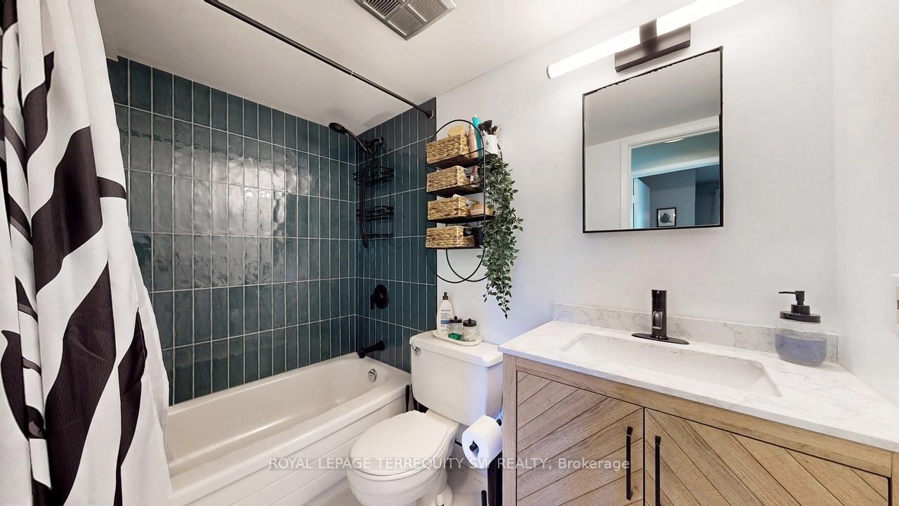 2 Bedrooms Condo at 3835 Lake Shore, Toronto For sale