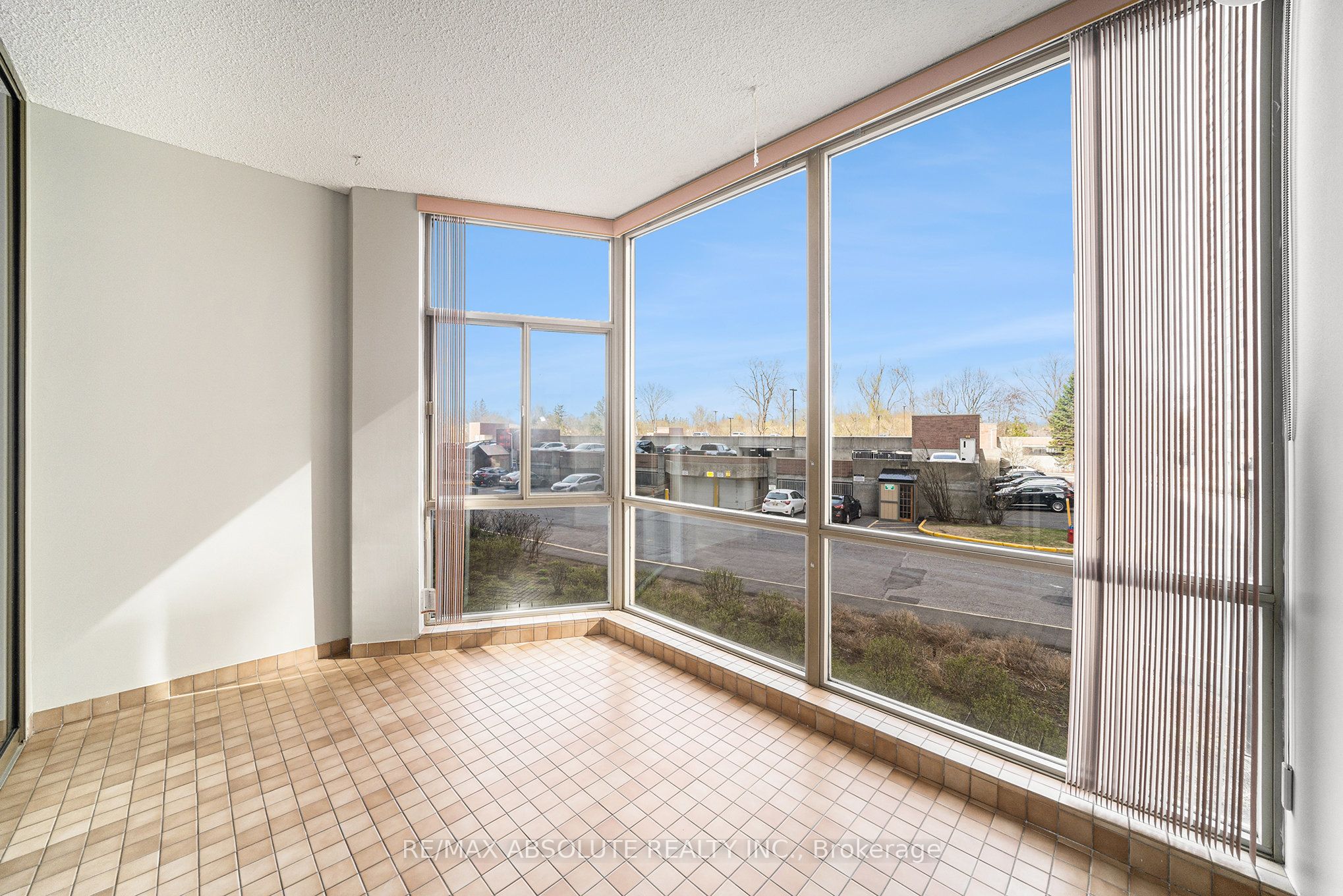 #203 - 2759 Carousel Crescent, BlossomParkAirportandArea, ON K1T 2N5