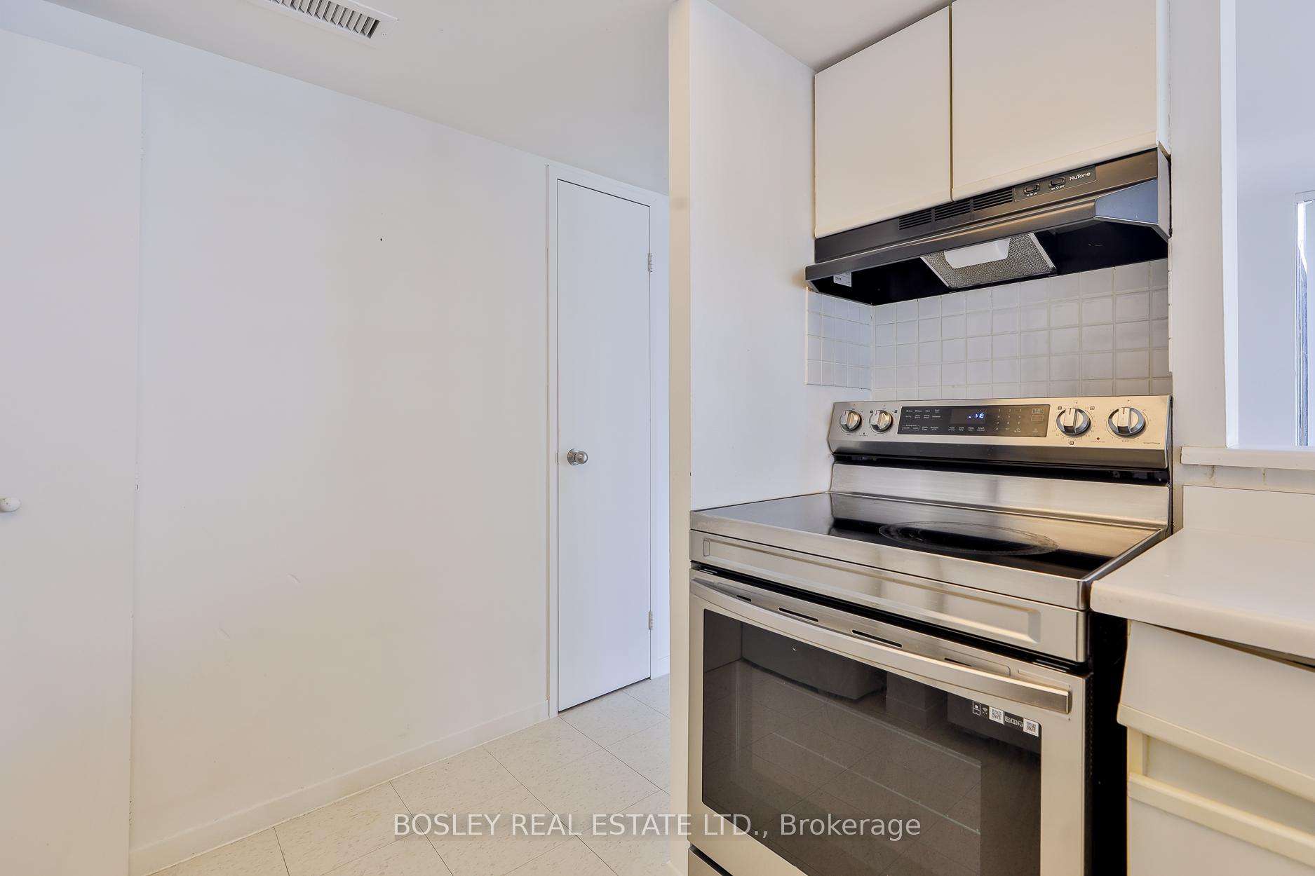 2 Bedrooms Condo at 1001 Bay, Toronto For sale