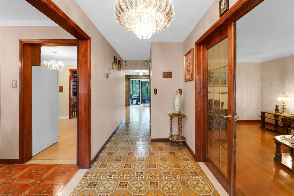 65 Strathburn Boulevard, Toronto, ON M9M 2X8