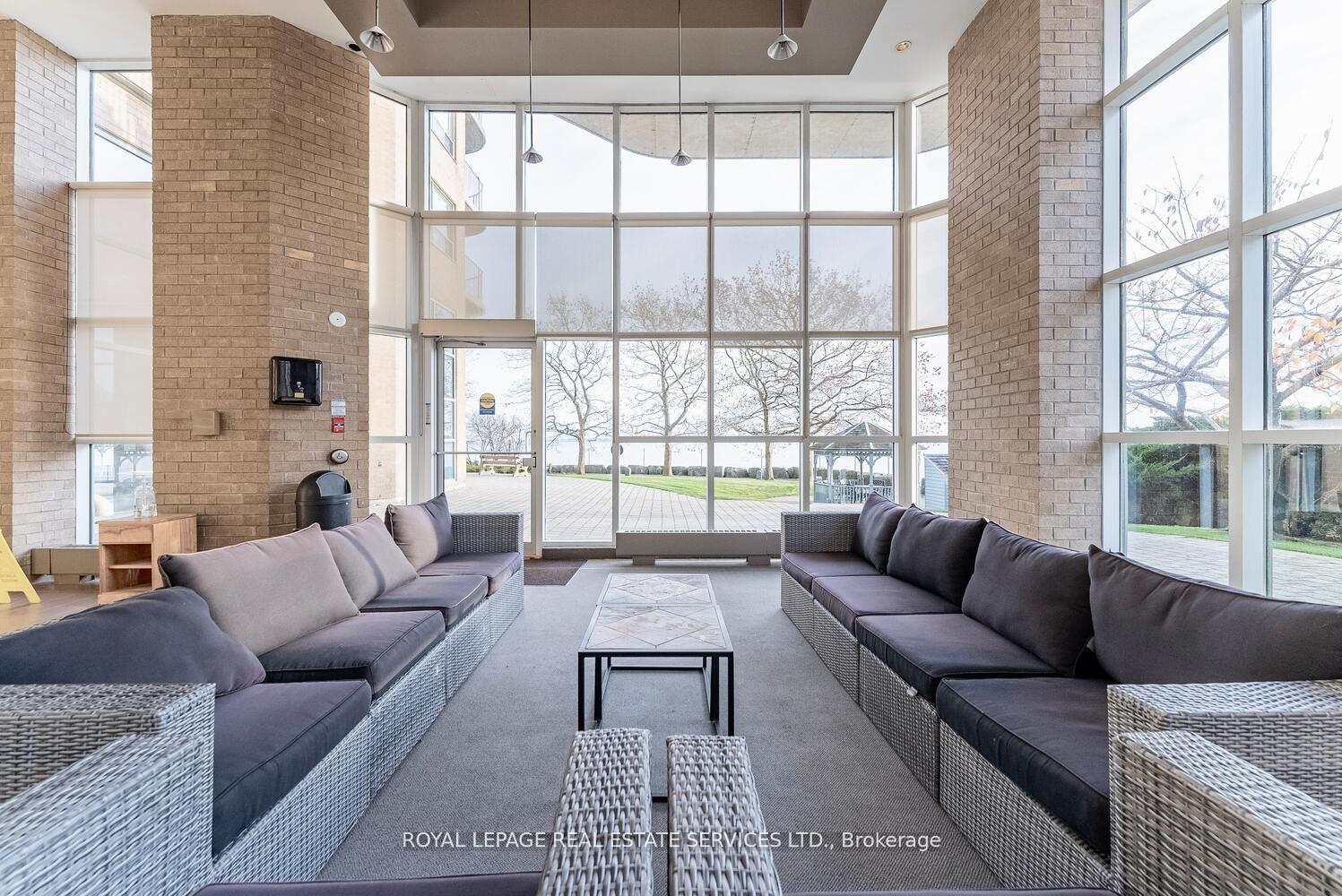 2 Bedrooms Condo at 2190 Lakeshore,  Burlington For sale