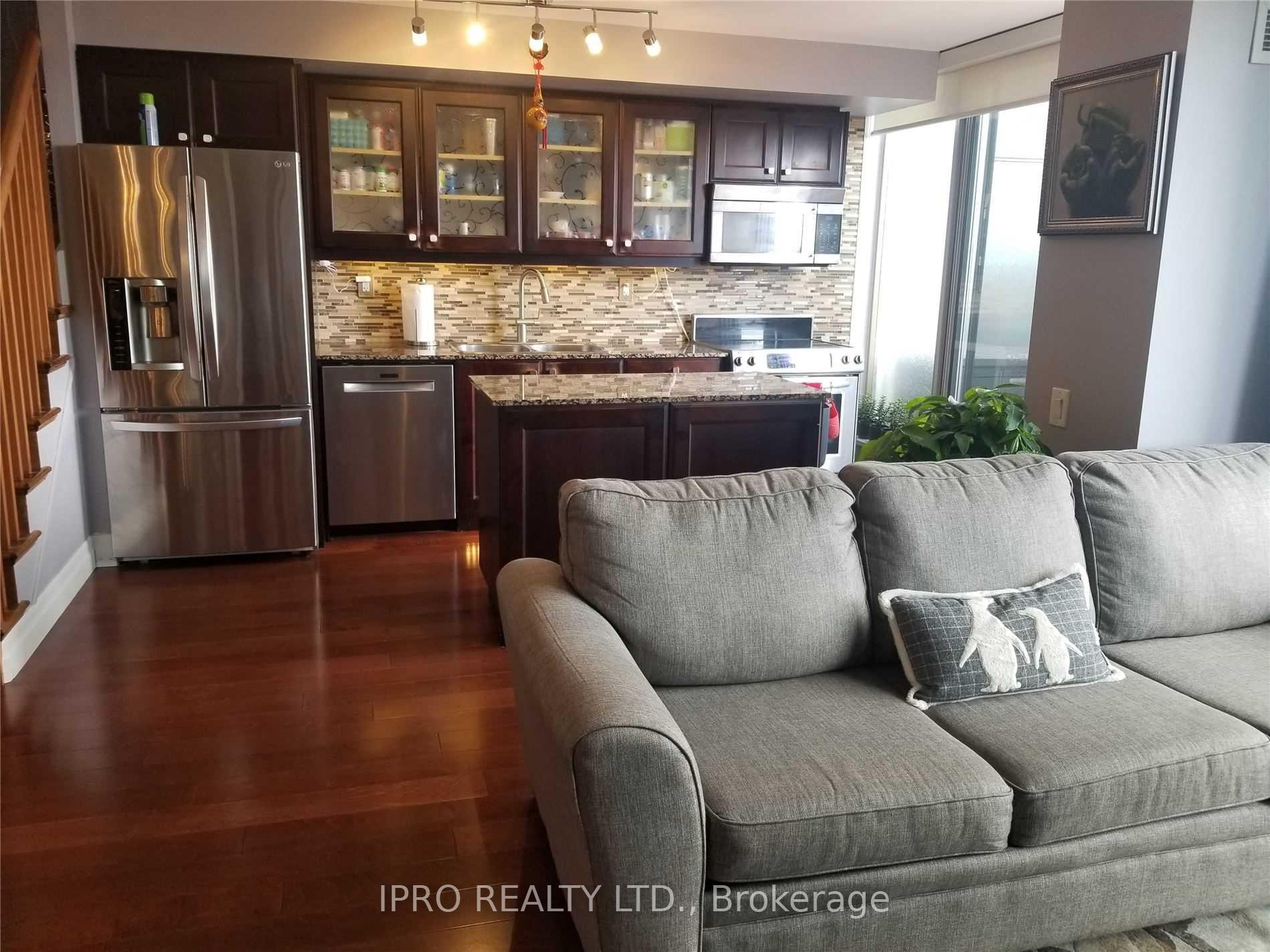 3 Bedrooms Condo at 1040 The Queensway,  Toronto For sale