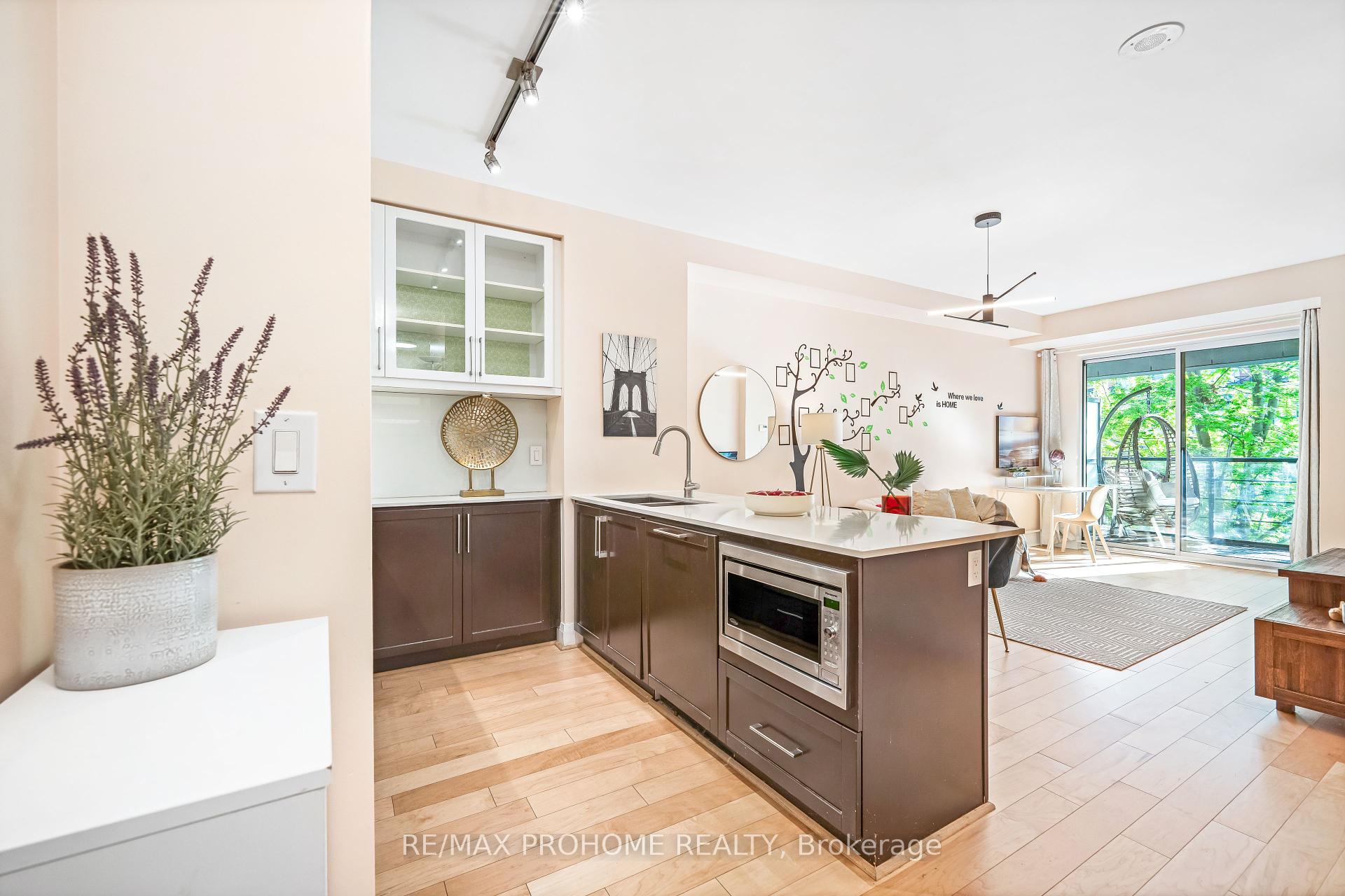 2 Bedrooms Condo at 21 Clairtrell, Toronto For sale