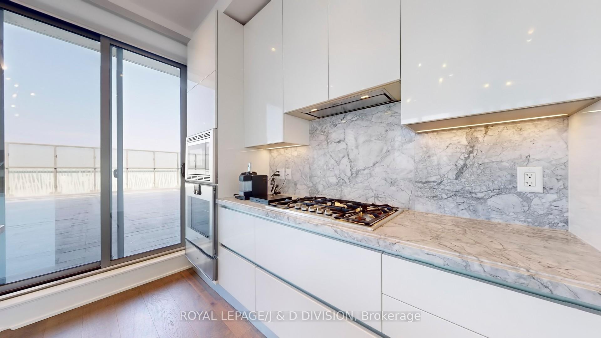 2 Bedrooms Condo at 50 Charles,  Toronto For sale