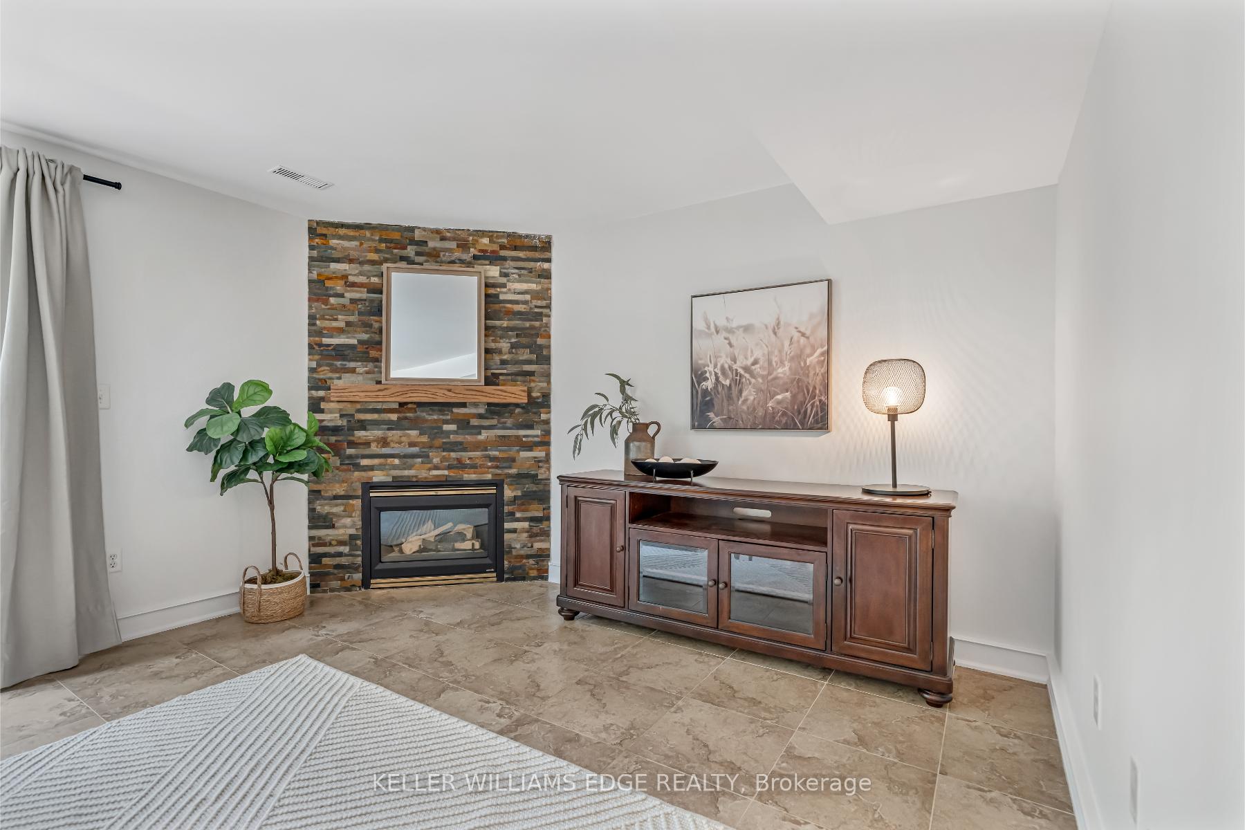 2 Bedrooms Condo at 4045 Upper Middle, Burlington For sale