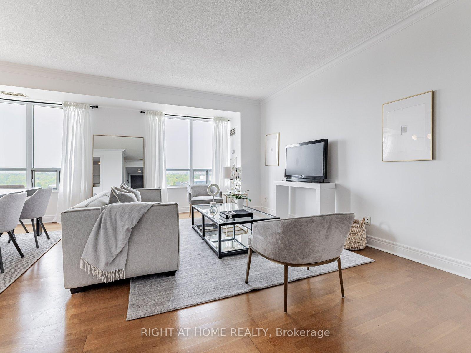 3 Bedrooms Condo at 1 Clairtrell, Toronto For sale