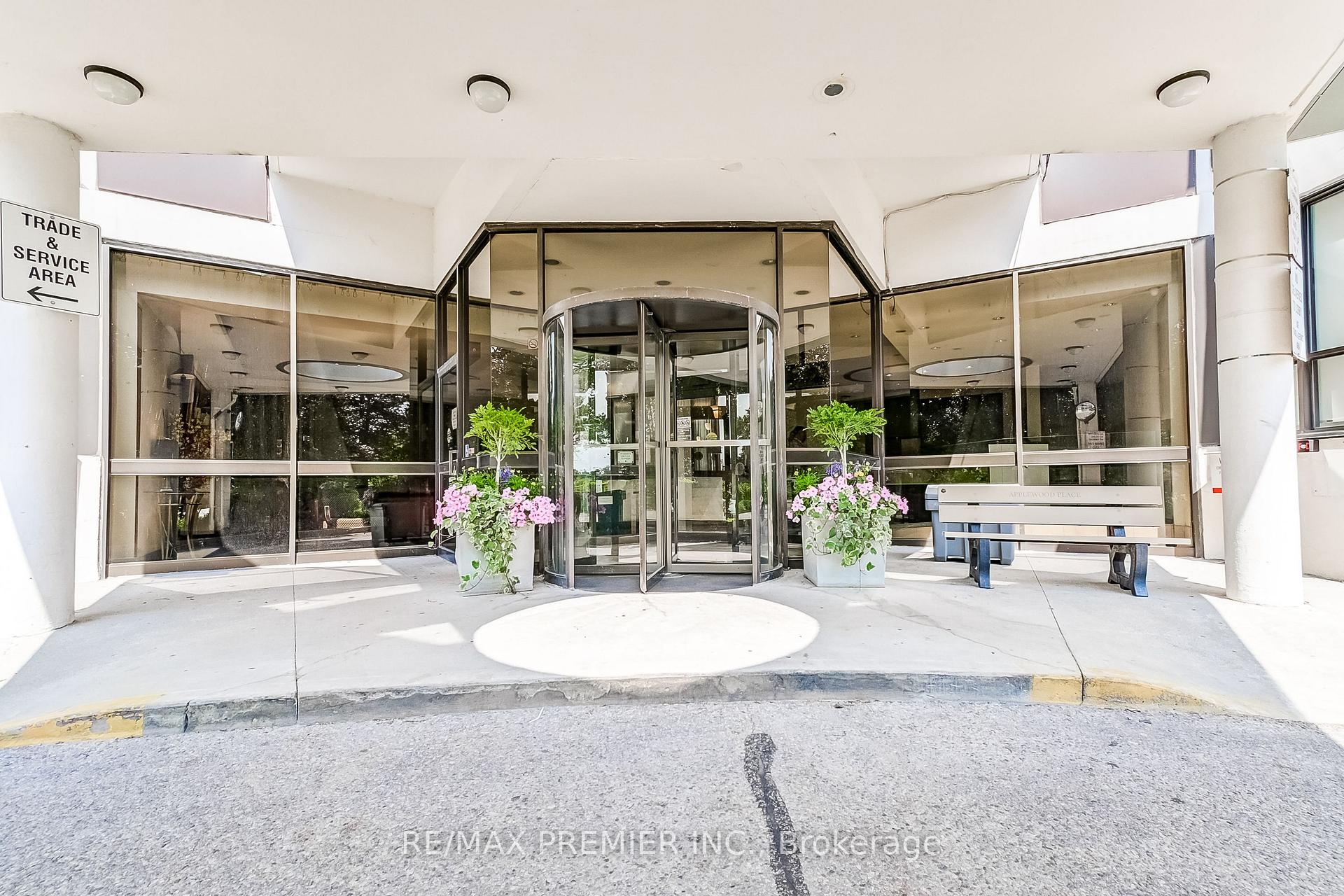 1 Bedroom Condo at 1333 Bloor, Mississauga For sale