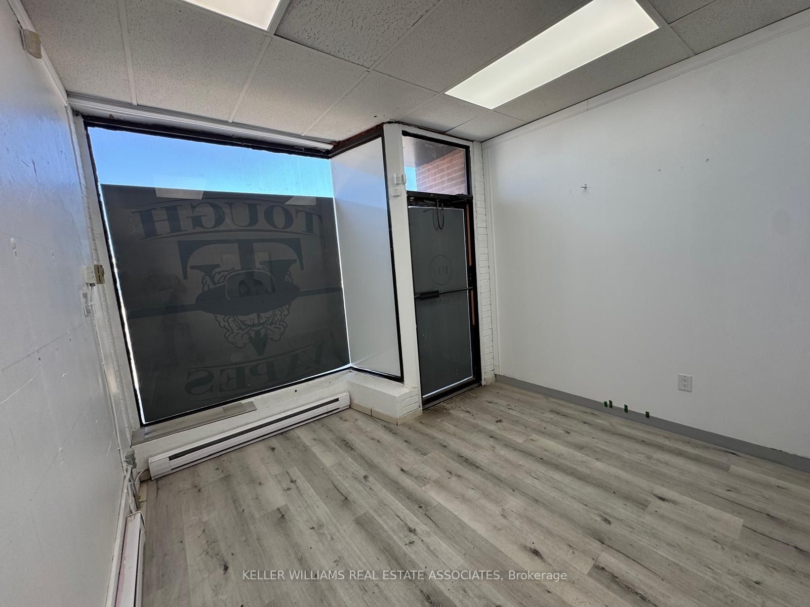 300 Lakeshore Road W