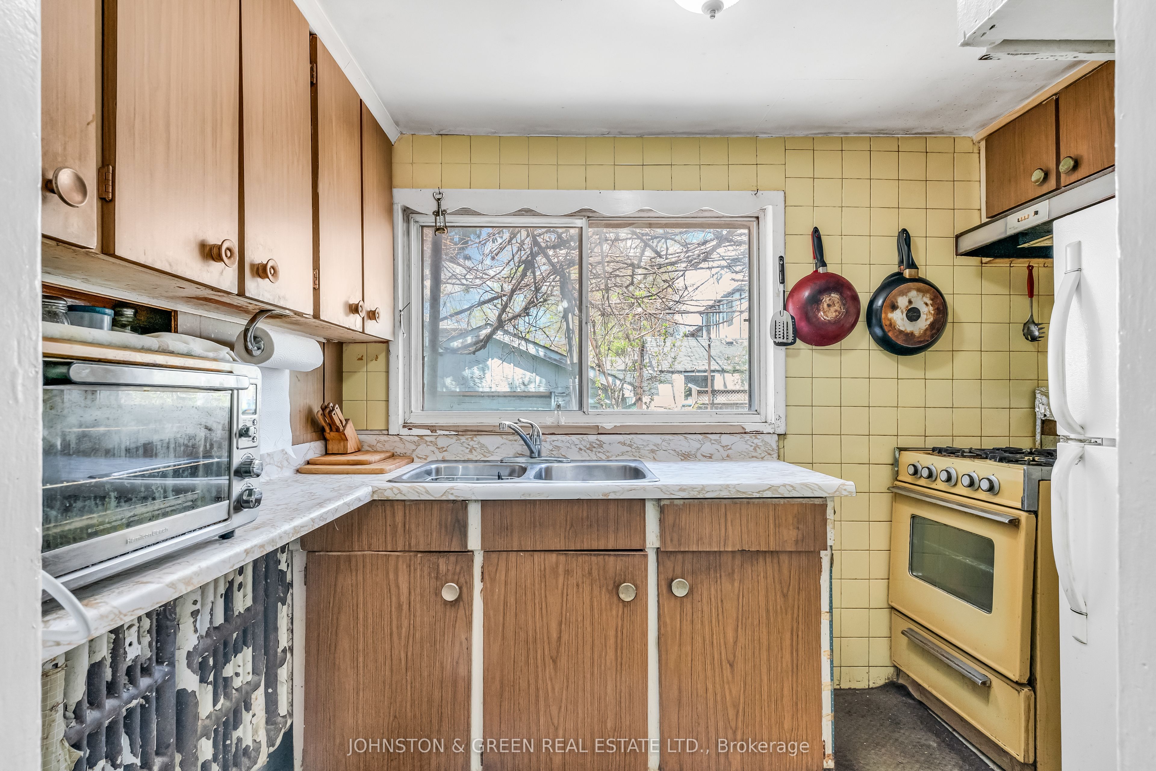 416 Mortimer Avenue